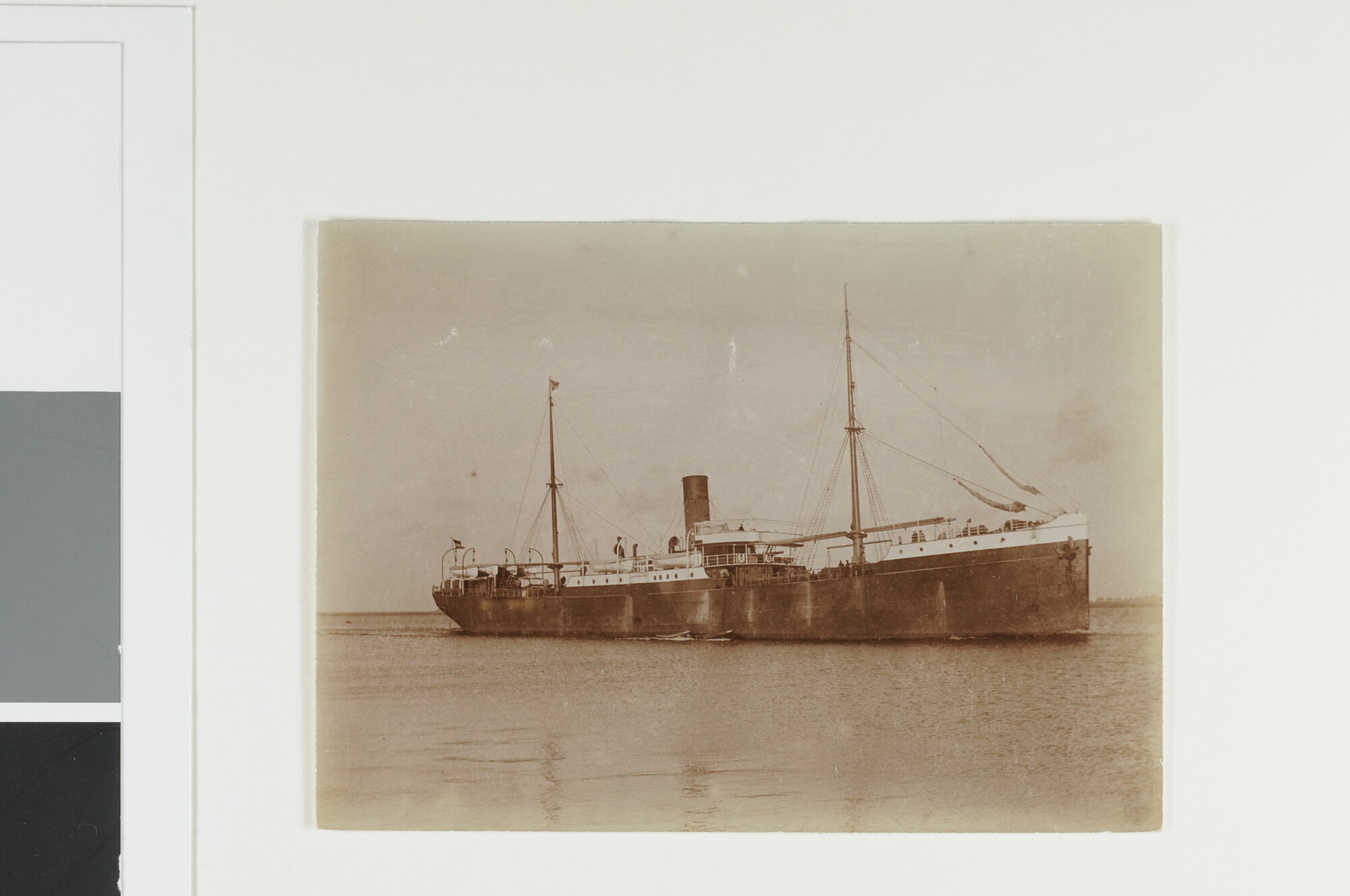 S.3565(70); Het vrachtschip ss. Soembawa van de SMN het Noordzeekanaal; foto
