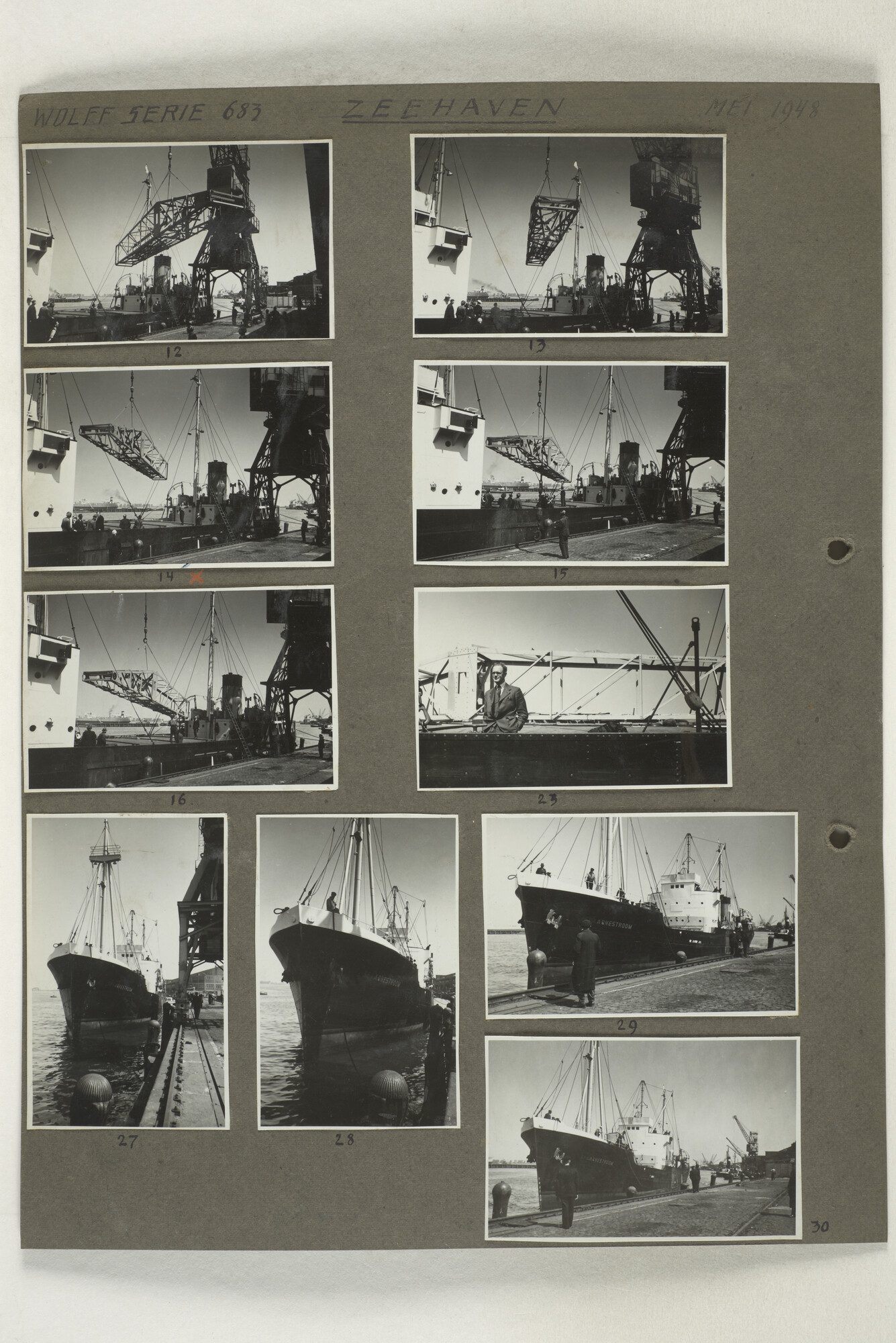 1998.2180; Omslag met een grote hoeveelheid proef foto's gemaakt in opdracht van de Gemeente Handelsinrichtingen in Amsterdam en de Koninklijke Hollandsche Lloyd te Amsterdam.; omslag