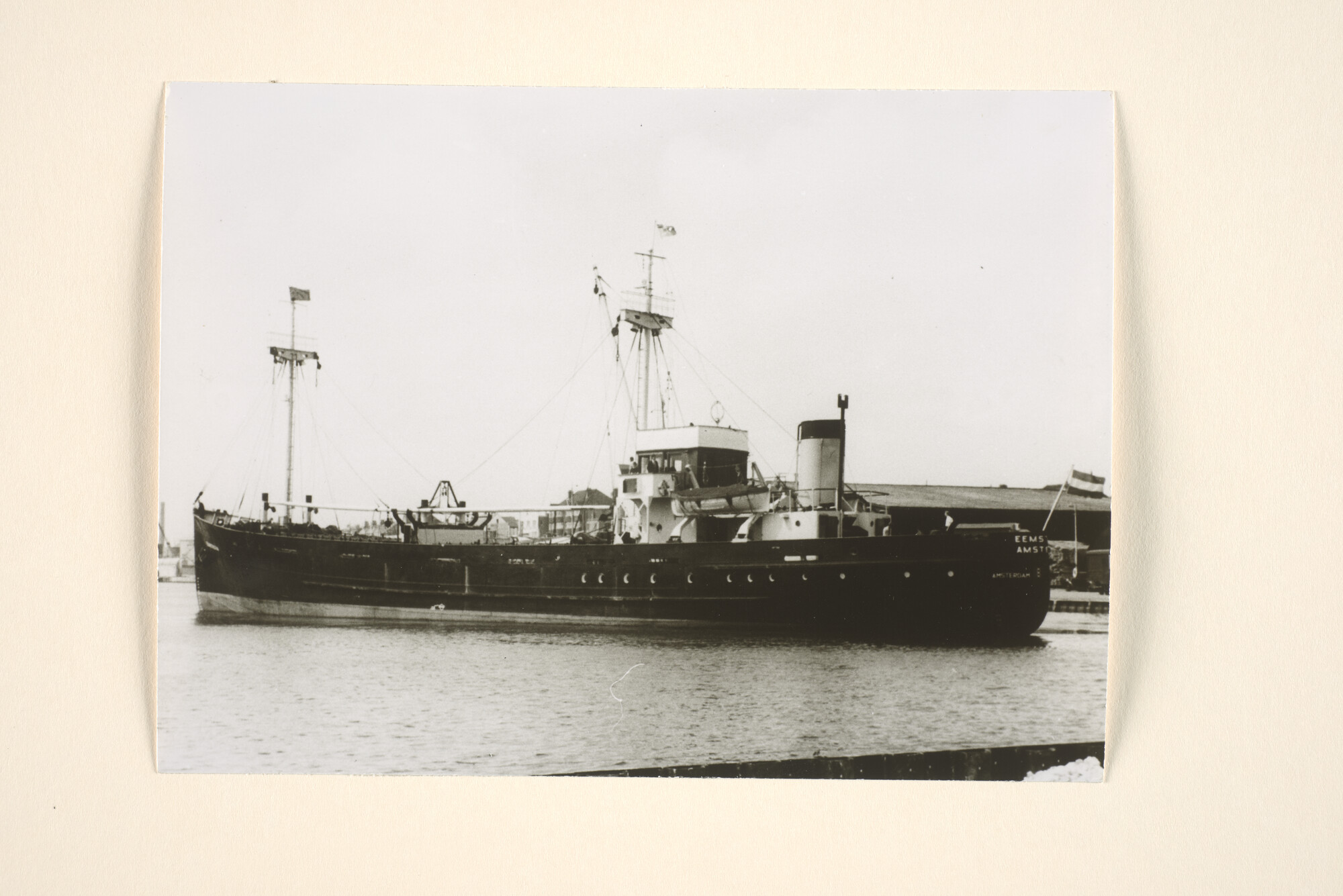 1995.6310; Het vrachtschip ms. Eemstroom van de Hollandsche Stoomboot Maatschappij [...]; foto