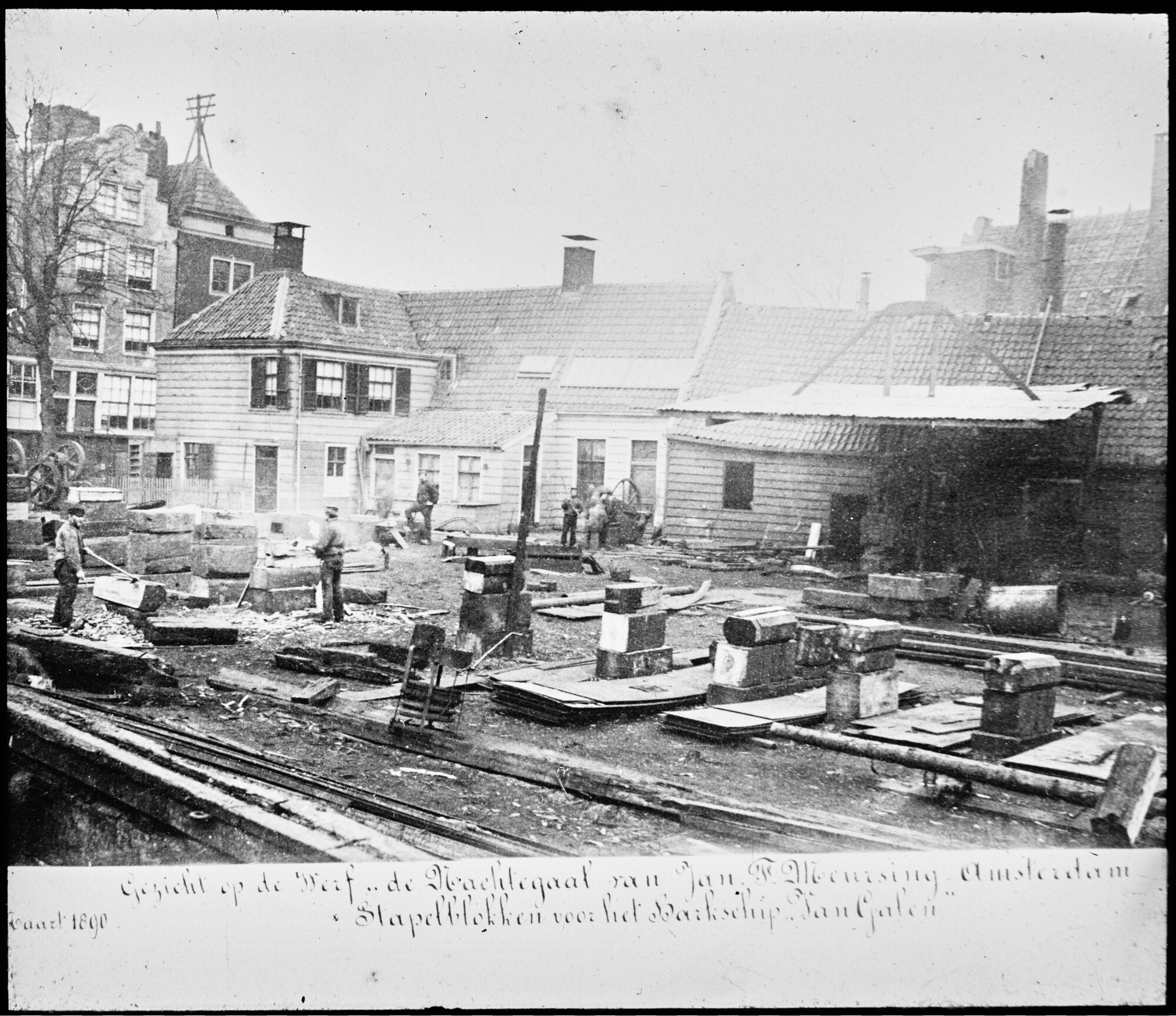 S.1156(06)017; Lantaarnplaatje met het gezicht op de werf 'De Nachtegaal' met de stapelblokken voor het barkschip 'Van Galen', gebouwd tussen februari 1890 en april 1891; lantaarnplaatje