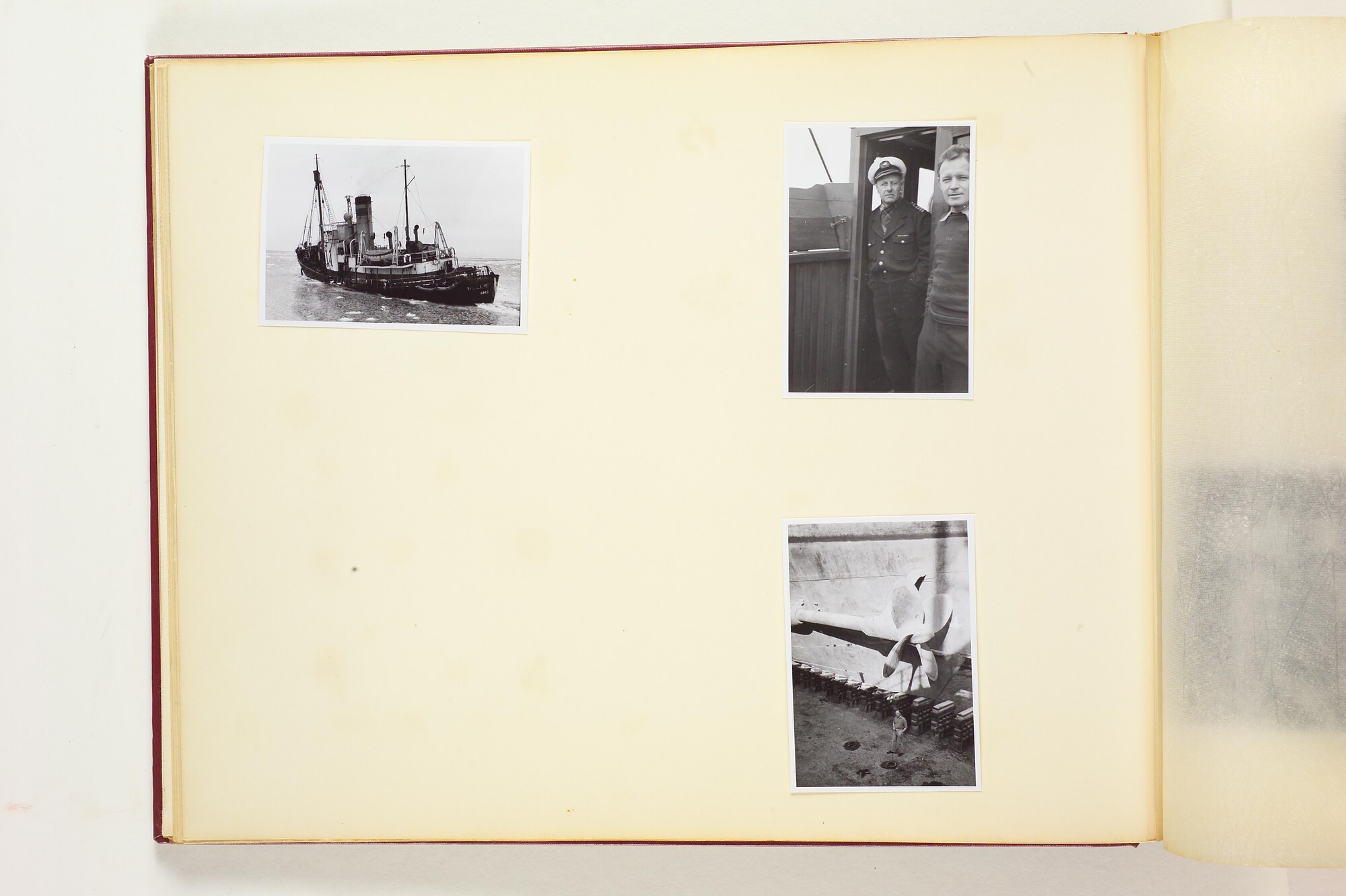 1990.0580; Eerste album met foto's van het walvismoederschip ms. Willem Barendsz (I); fotoalbum