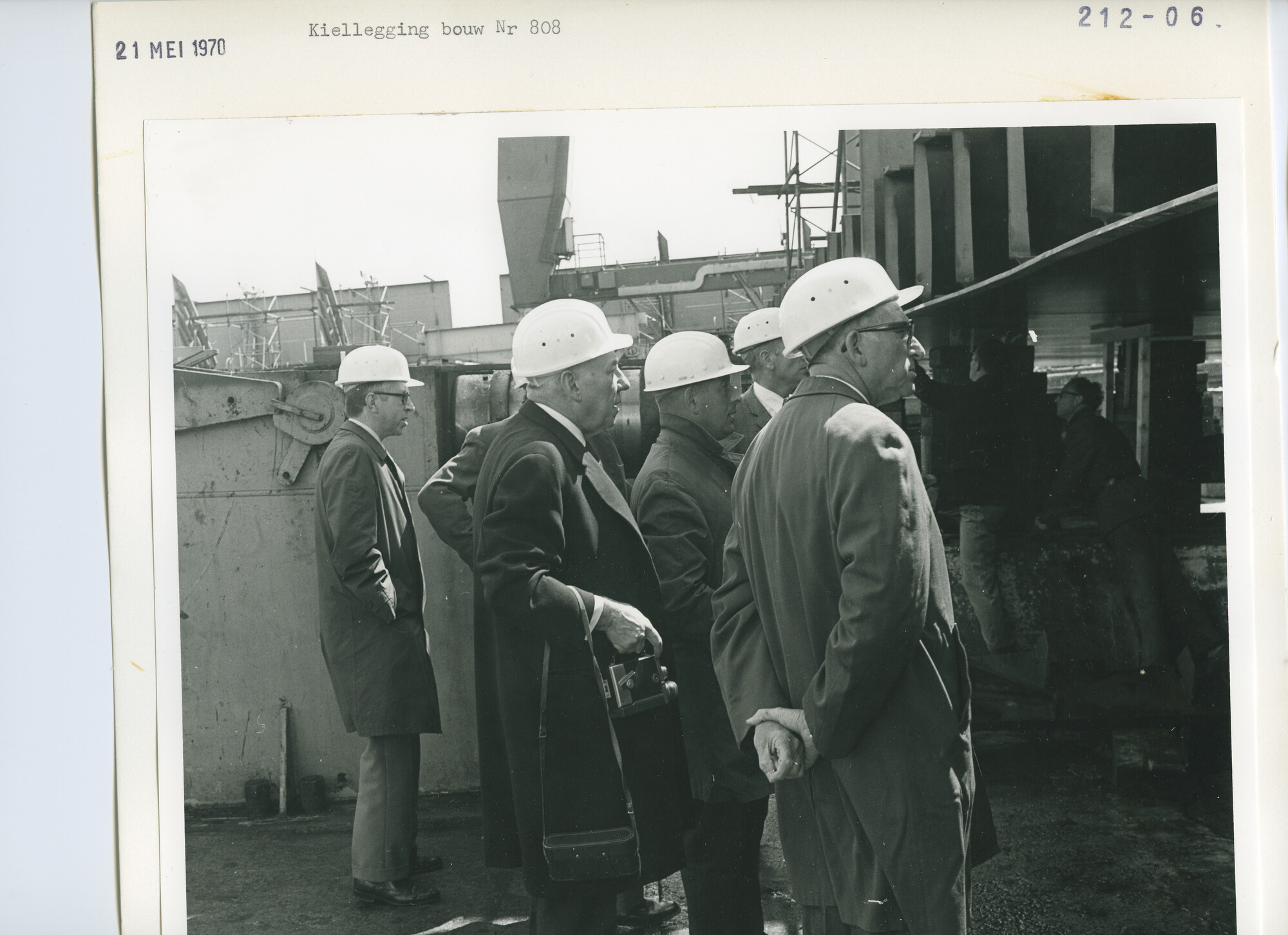S.5444(5130)04; Foto van het achterschip van de mammoettanker Fina Brittannia in aanbouw; foto