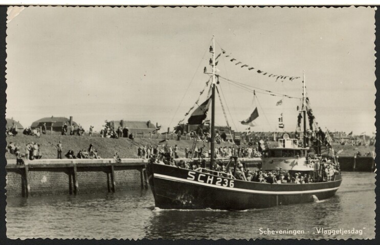 S.6408(1089); Vlaggetjesdag in Scheveningen; prentbriefkaart