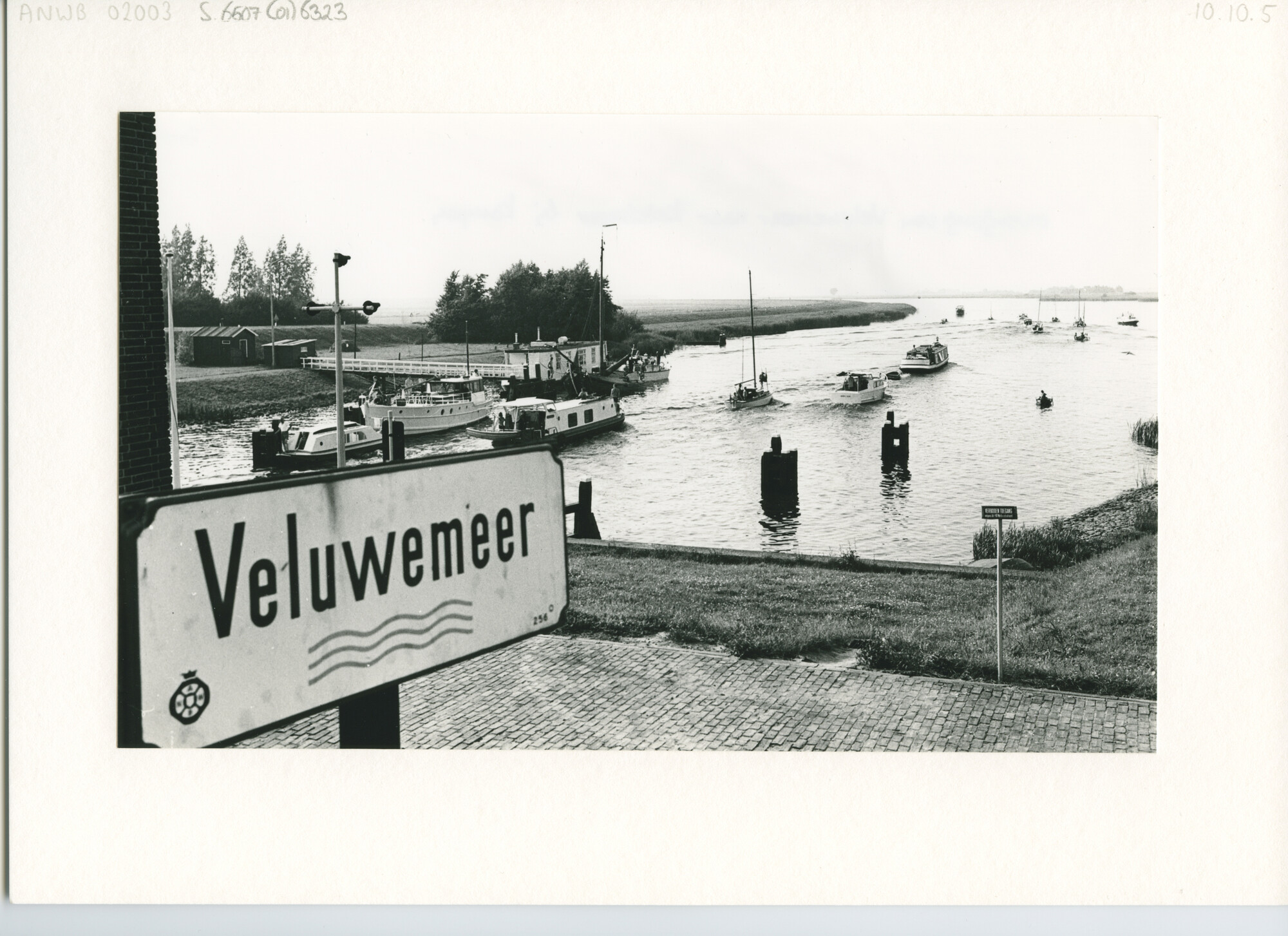 S.6507(01)6323; Foto van de overgang van het Veluwemeer naar Ketelmeer bij Kampen; foto