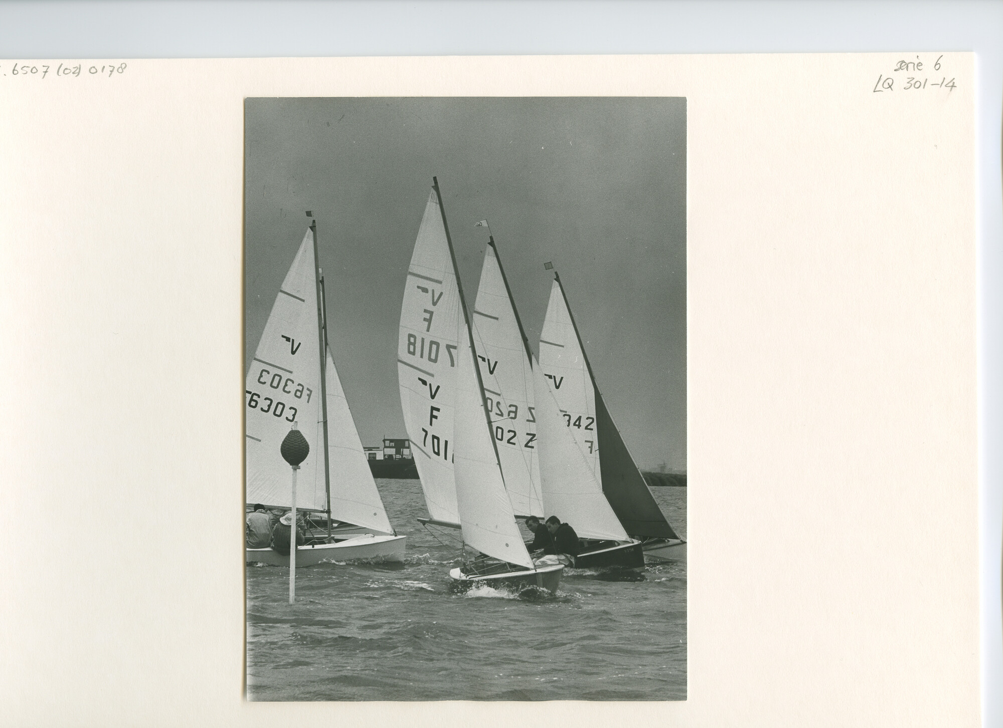 S.6507(02)0178.05; Zwart-wit foto van het Europees Kampioenschap Vaurien 1963 op het Alkmaardermeer; foto