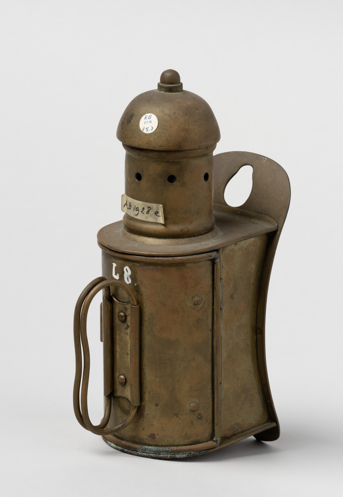 RB.0110(05); Kompaslantaarn, oliebrander met handvat; lantaarn (verlichtingsmiddel)