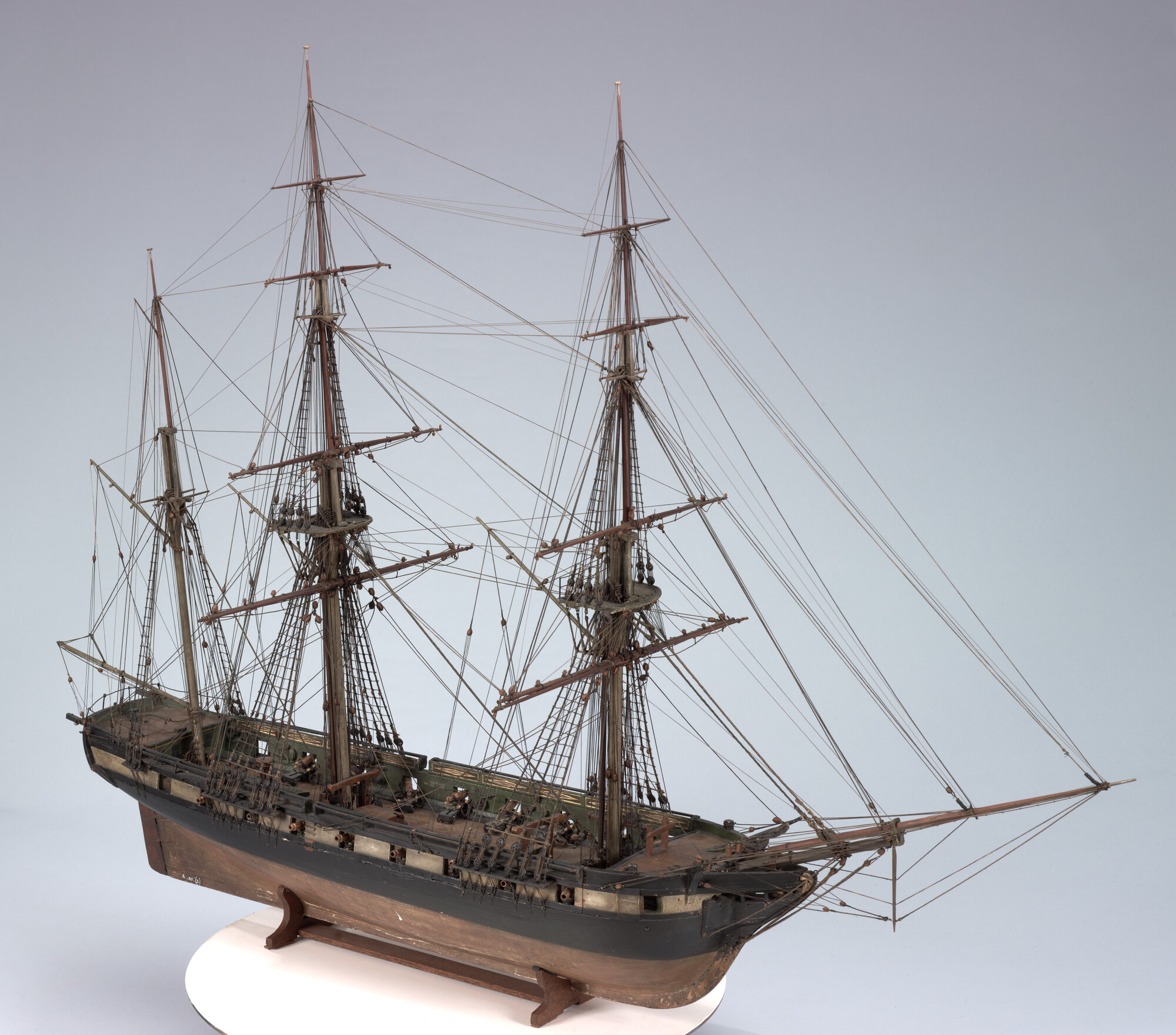 A.0111(03); Model van een driemaster; scheepsmodel