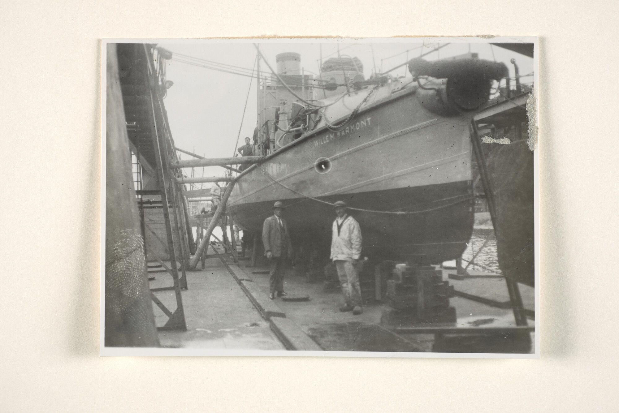 1995.1431; De torpedoboot Hr.Ms. 'Willem Warmont' gezien in het droogdok van de Rijkswerf Willemsoord (Den Helder), omstreeks 1936; foto