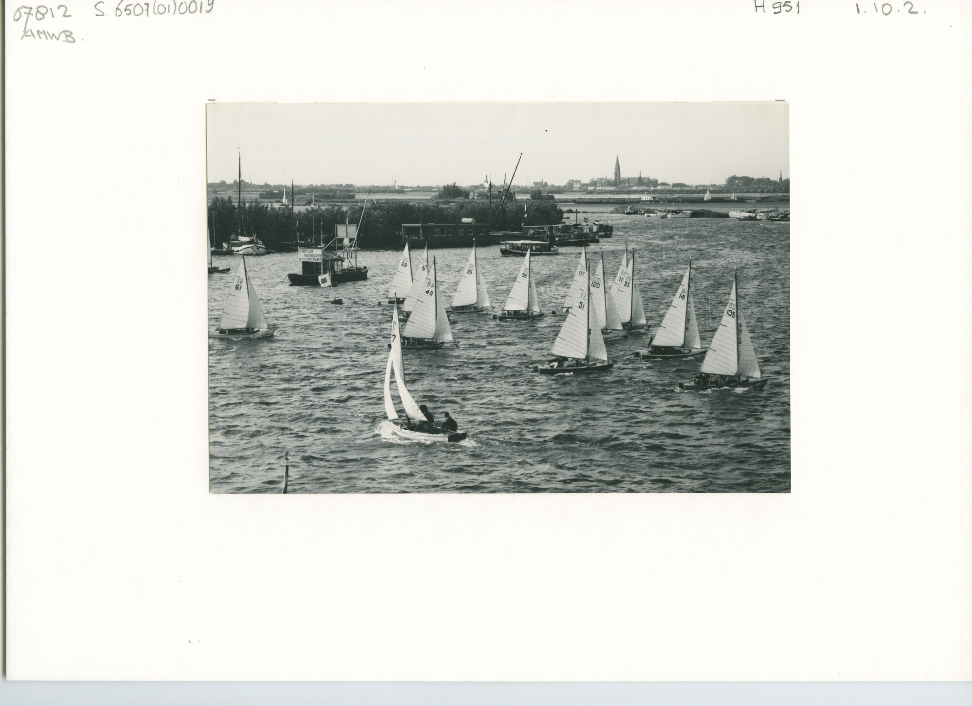S.6507(01)0019; Kaagweek 1955: start van de Jeugdbootklasse A; foto