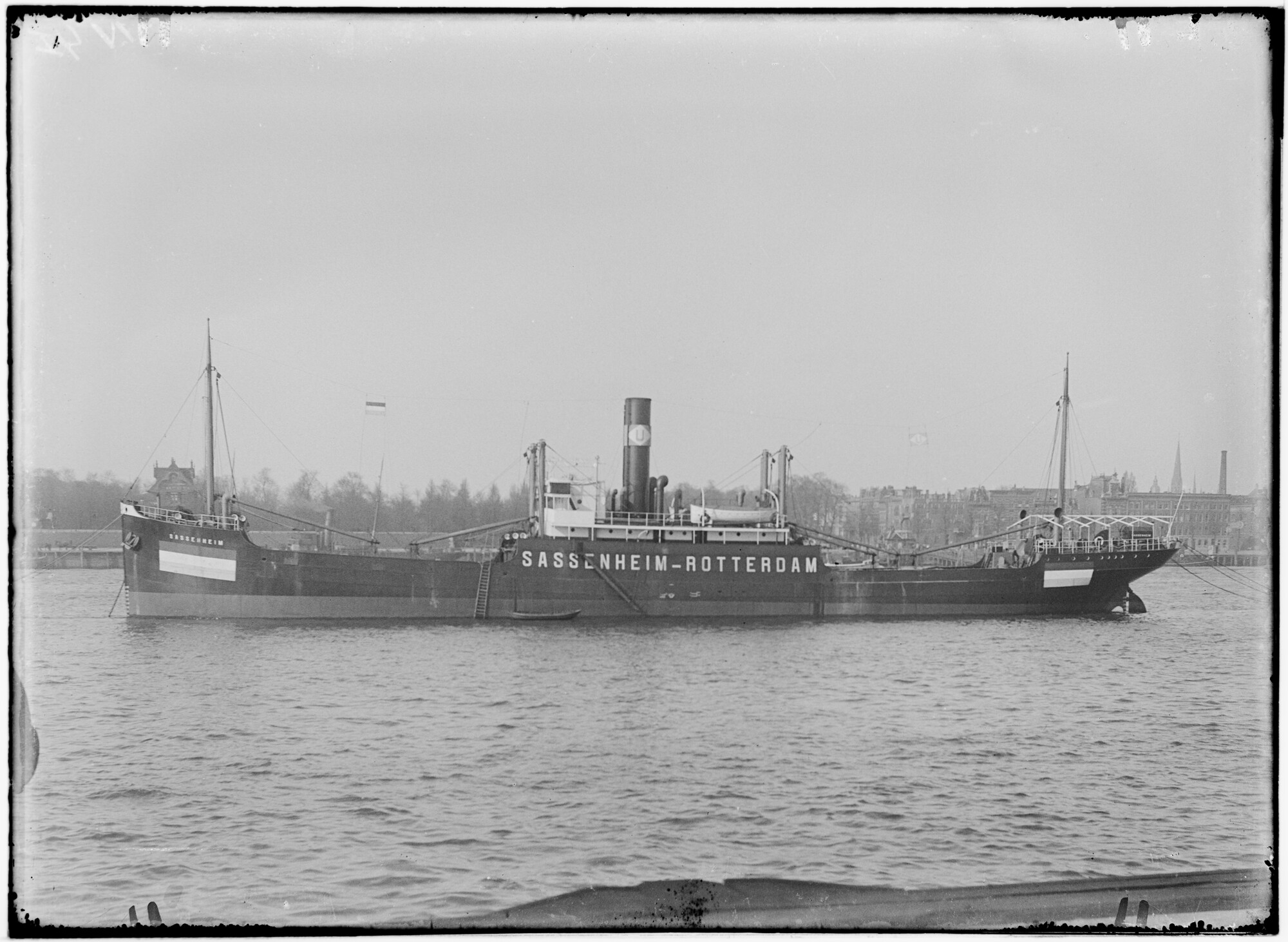 2018.1587; Glasnegatief van het vrachtschip Sassenheim (Nederlands, 1917); glasnegatief