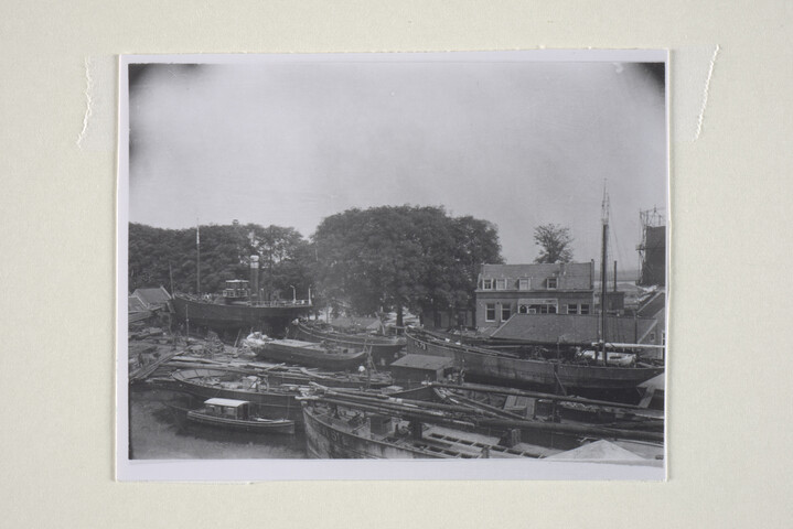 1994.6406; De scheepswerf van A. de Jong aan de Hoflaan in Vlaardingen; foto