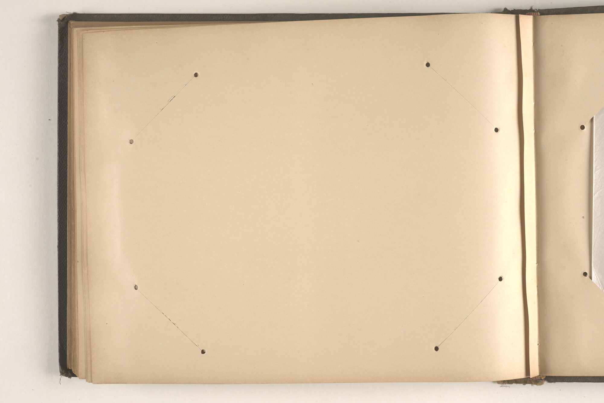 2015.0862; Fotoalbum met souvenirfoto’s verzameld tijdens de reizen van James Reginald Filz, 18 oktober 1901 t/m september 1904; fotoalbum