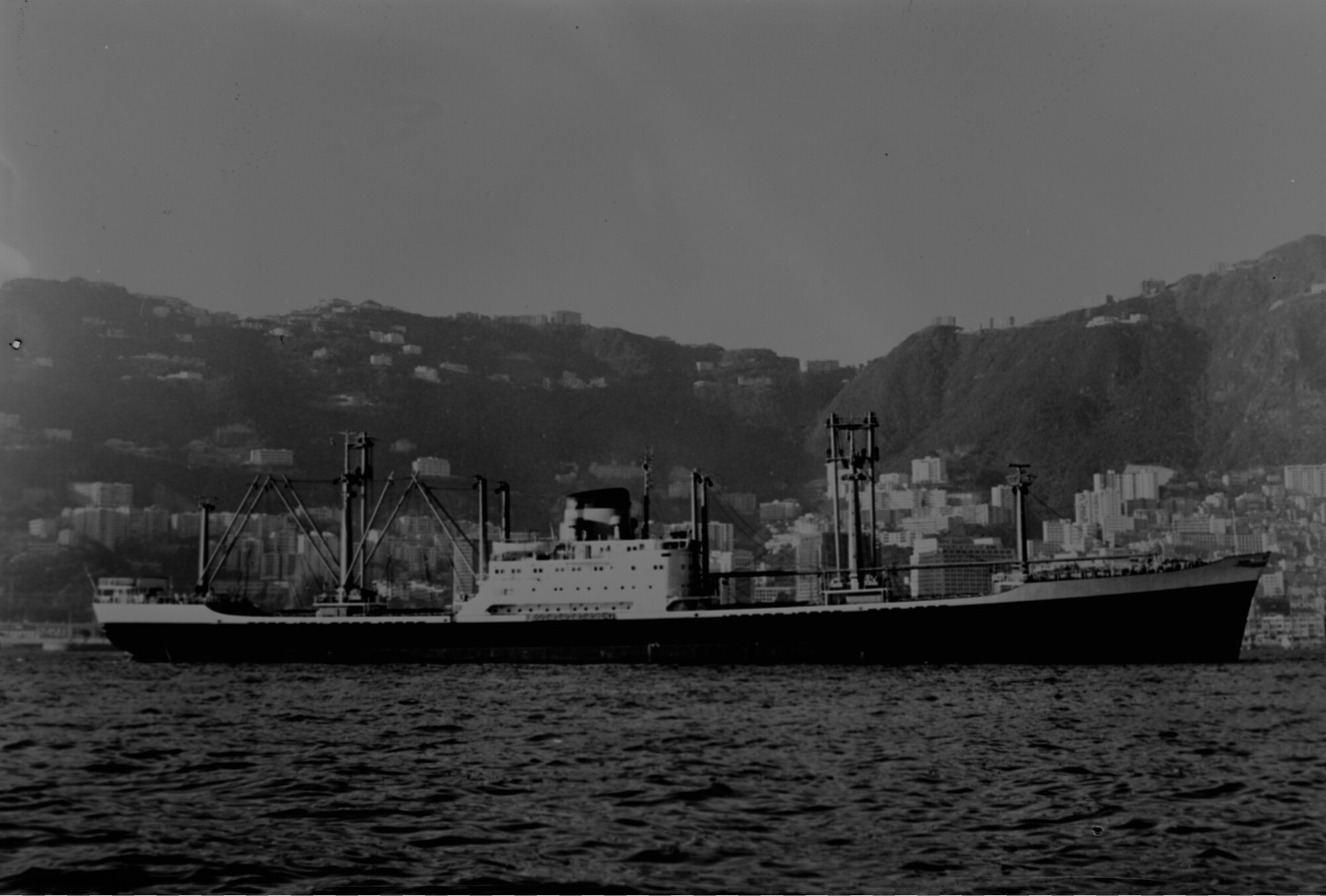 2015.1580; Negatief van ms. Neder Rijn voor de haven van Hongkong; negatief