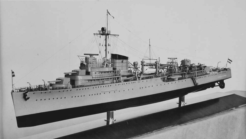 A.2129; Model van de flottieljeleider Hr.Ms. Jacob van Heemskerck; scheepsmodel