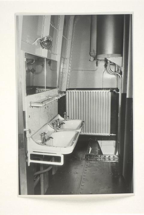 S.5219(12)0619; Interieurfoto's genomen aan boord van de cutterzuiger 'Gouda' van Zanen Verstoep NV; fotoreportage