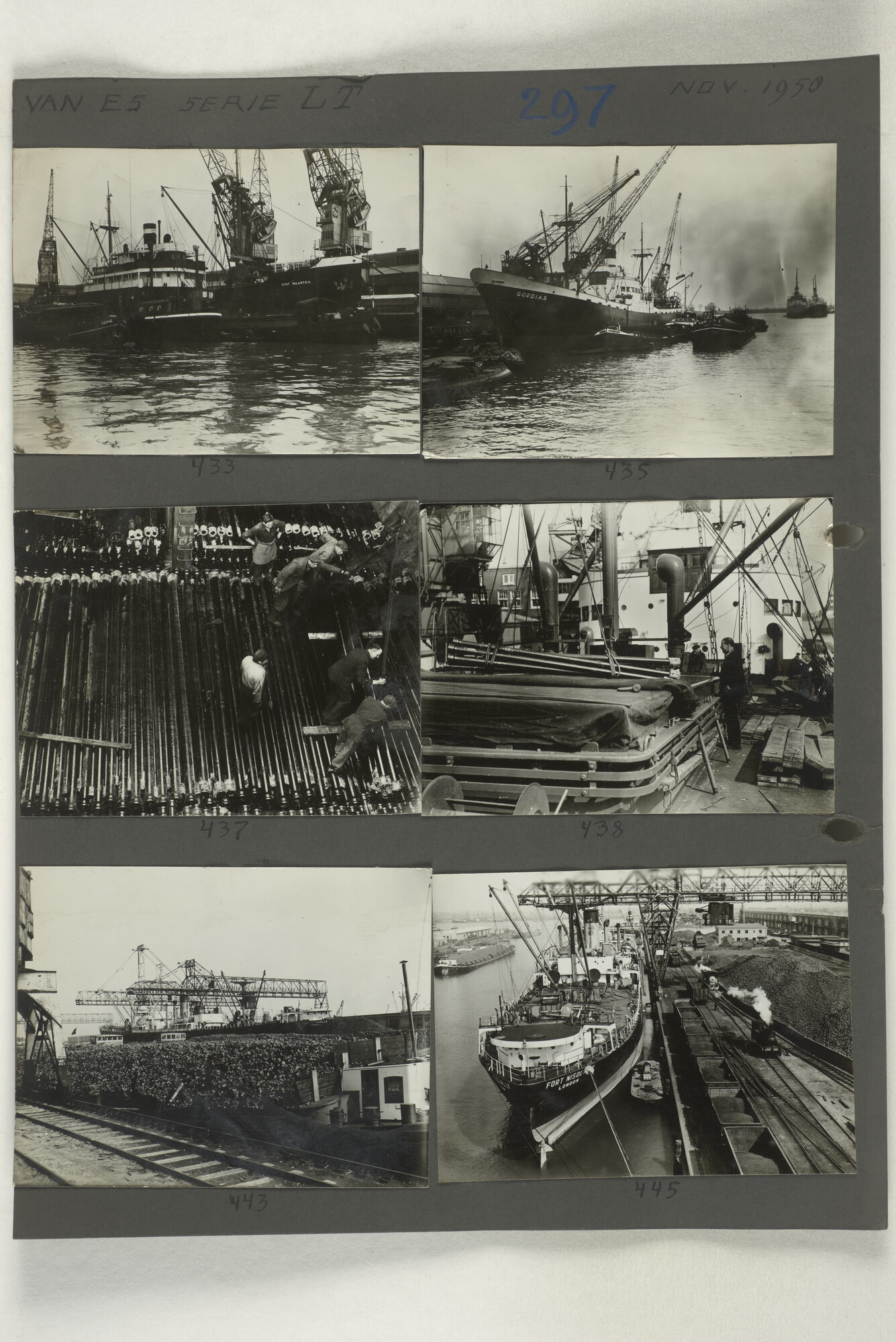 1998.2181; Omslag met een grote hoeveelheid proef foto's gemaakt in opdracht van de Gemeente Handelsinrichtingen en de Vereniging "de Amsterdamsche Haven" te Amsterdam.; omslag