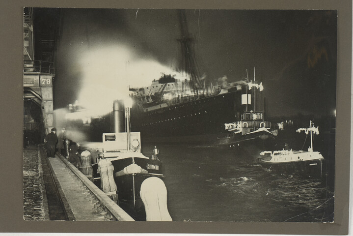 2001.1755; Omslag met vele foto's en knipsels van meest bergingsactiviteiten door Reederij v/h Gebroeders Goedkoop te Amsterdam in de periode 1929 / 1949; omslag