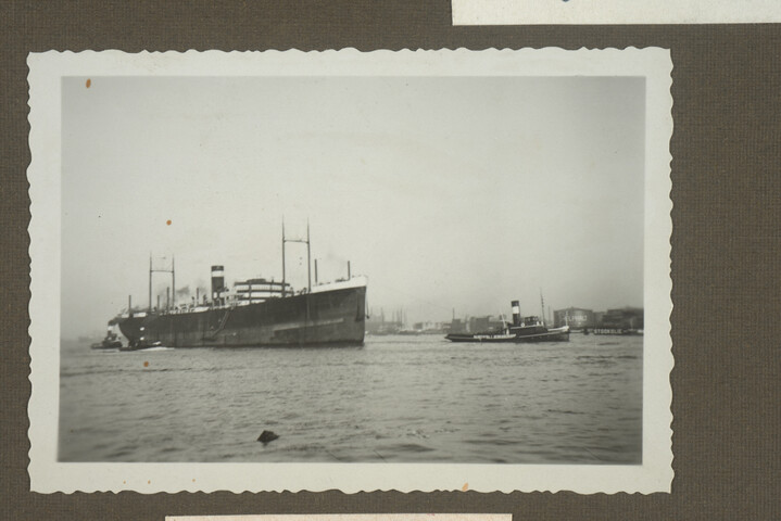 2001.1755; Omslag met vele foto's en knipsels van meest bergingsactiviteiten door Reederij v/h Gebroeders Goedkoop te Amsterdam in de periode 1929 / 1949; omslag