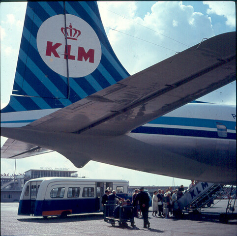 S.9100(0231); Staartstuk van KLM-vliegtuig; diapositief