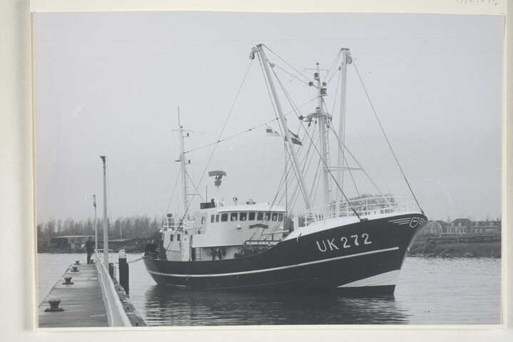 1994.1041; Foto's onder andere van de bij Scheepswerf Van Goor Monnickendam gebouwde salonboot ms. 'Alcmaria' en de coasters 'Almanum', 'lenie' en 'Marjan'; fotoalbum