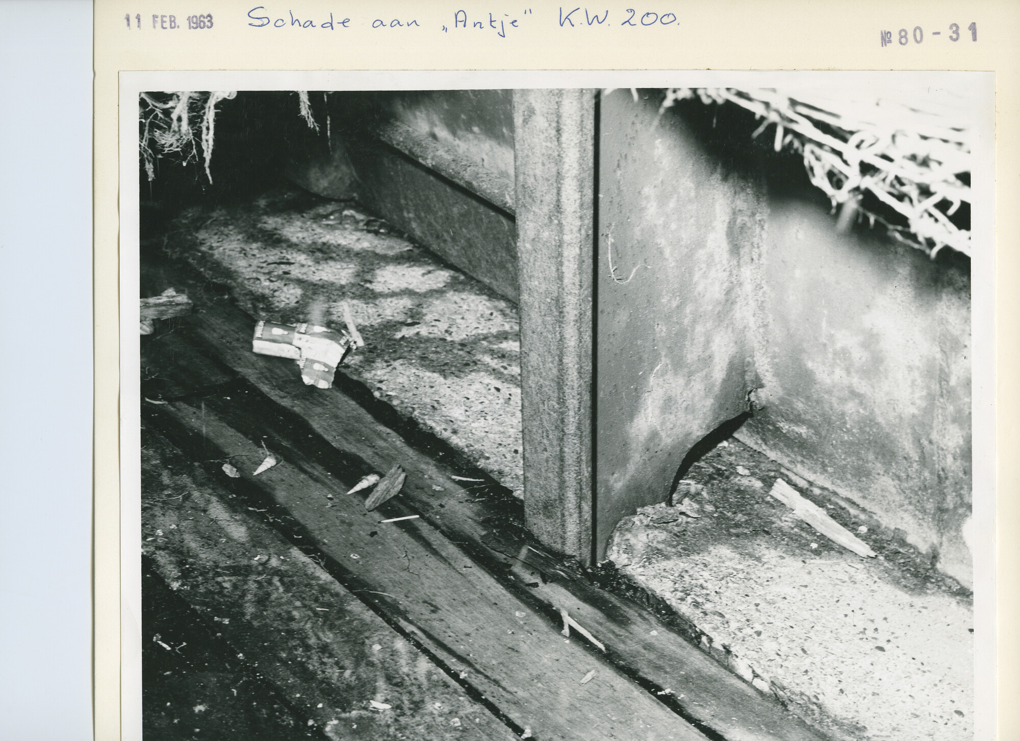 S.5444(4021)01; Foto van de aanvaringsschade bij het visserschip Antje (KW 200); foto