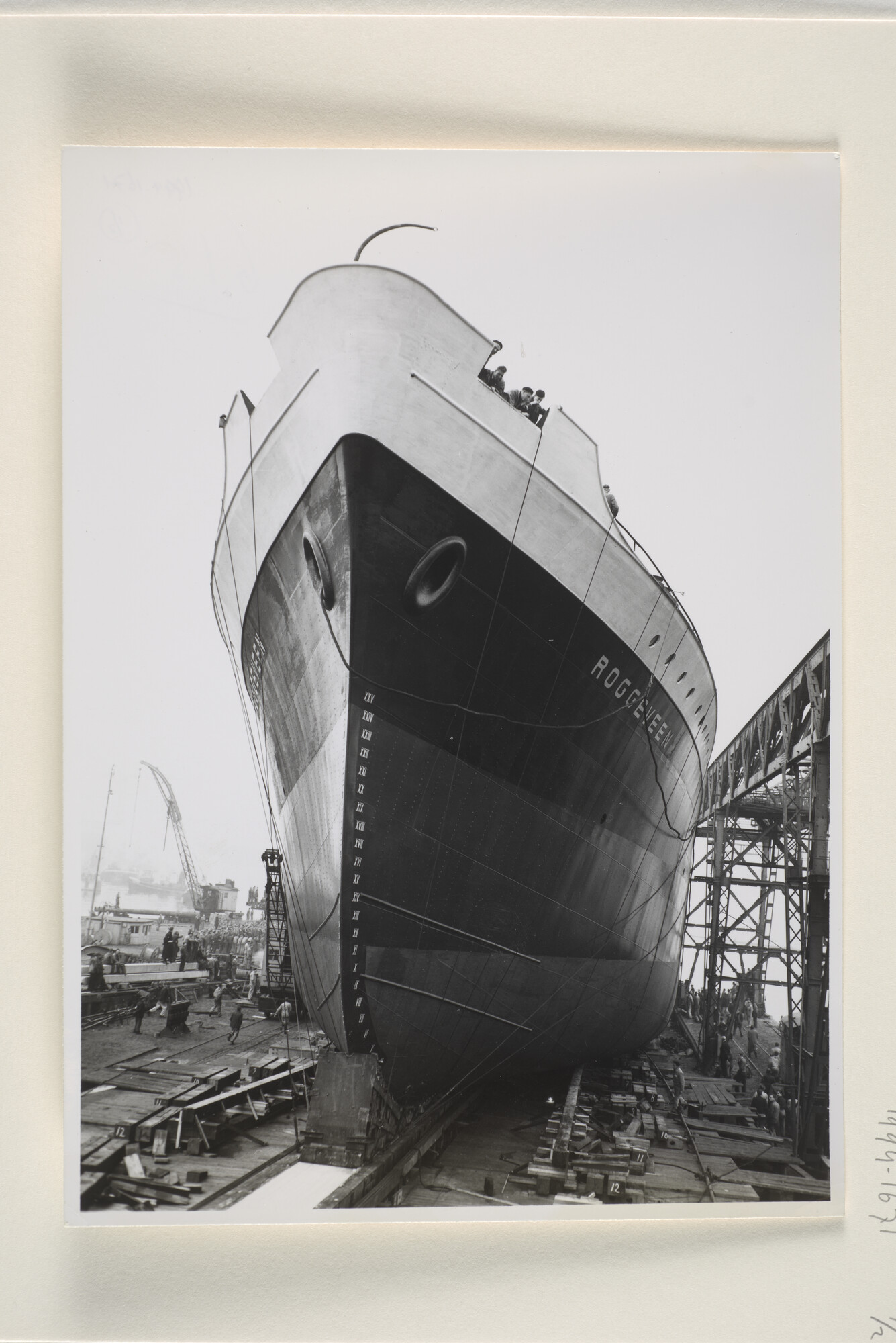 1994.1671; Foto's van de tewaterlating van ms. 'Roggeveen' bij NV; fotoreportage