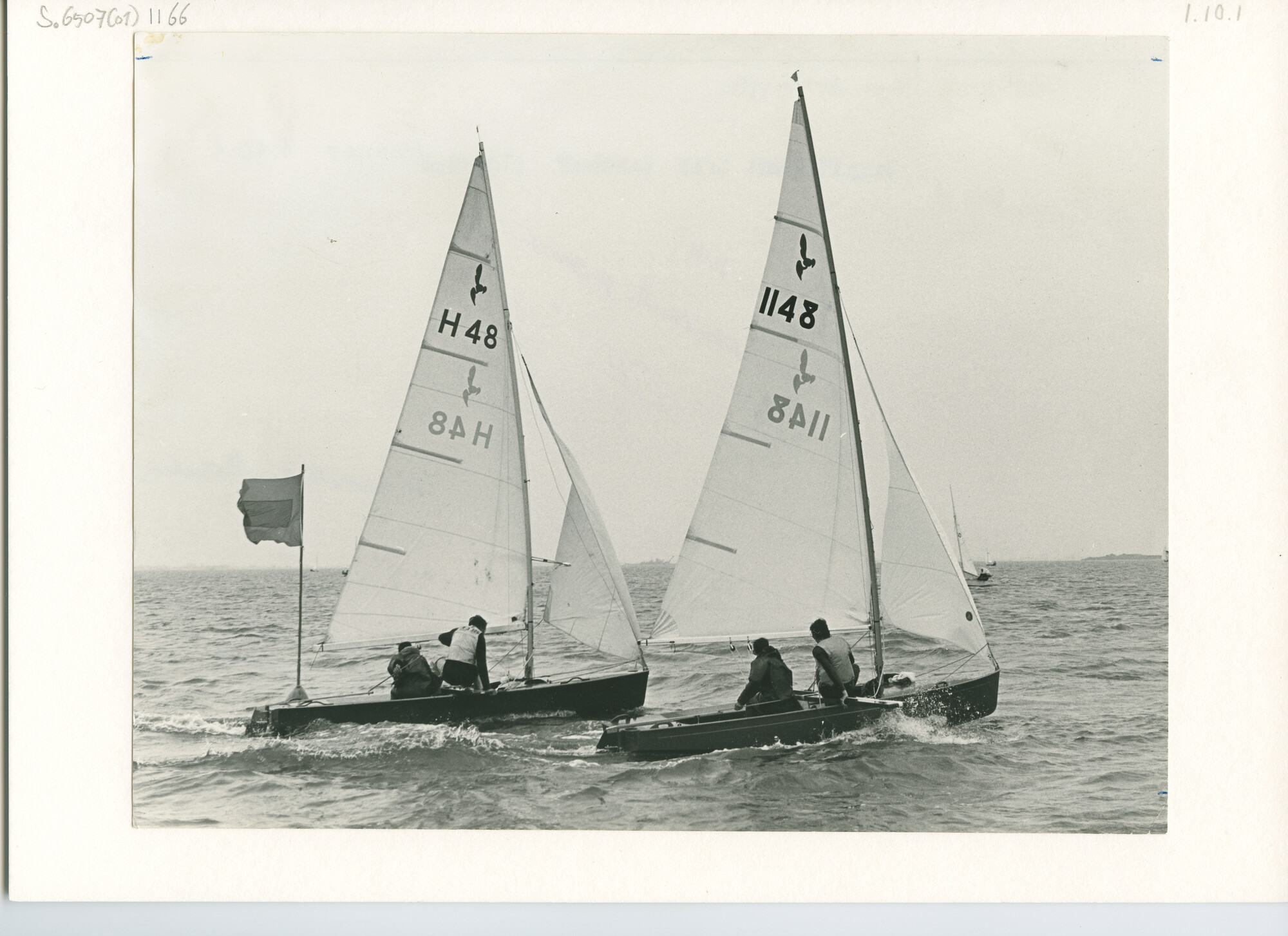 S.6507(01)1166; Foto van Hornets met nummers H48 en II48; foto