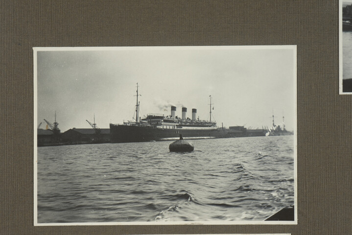 2001.1755; Omslag met vele foto's en knipsels van meest bergingsactiviteiten door Reederij v/h Gebroeders Goedkoop te Amsterdam in de periode 1929 / 1949; omslag