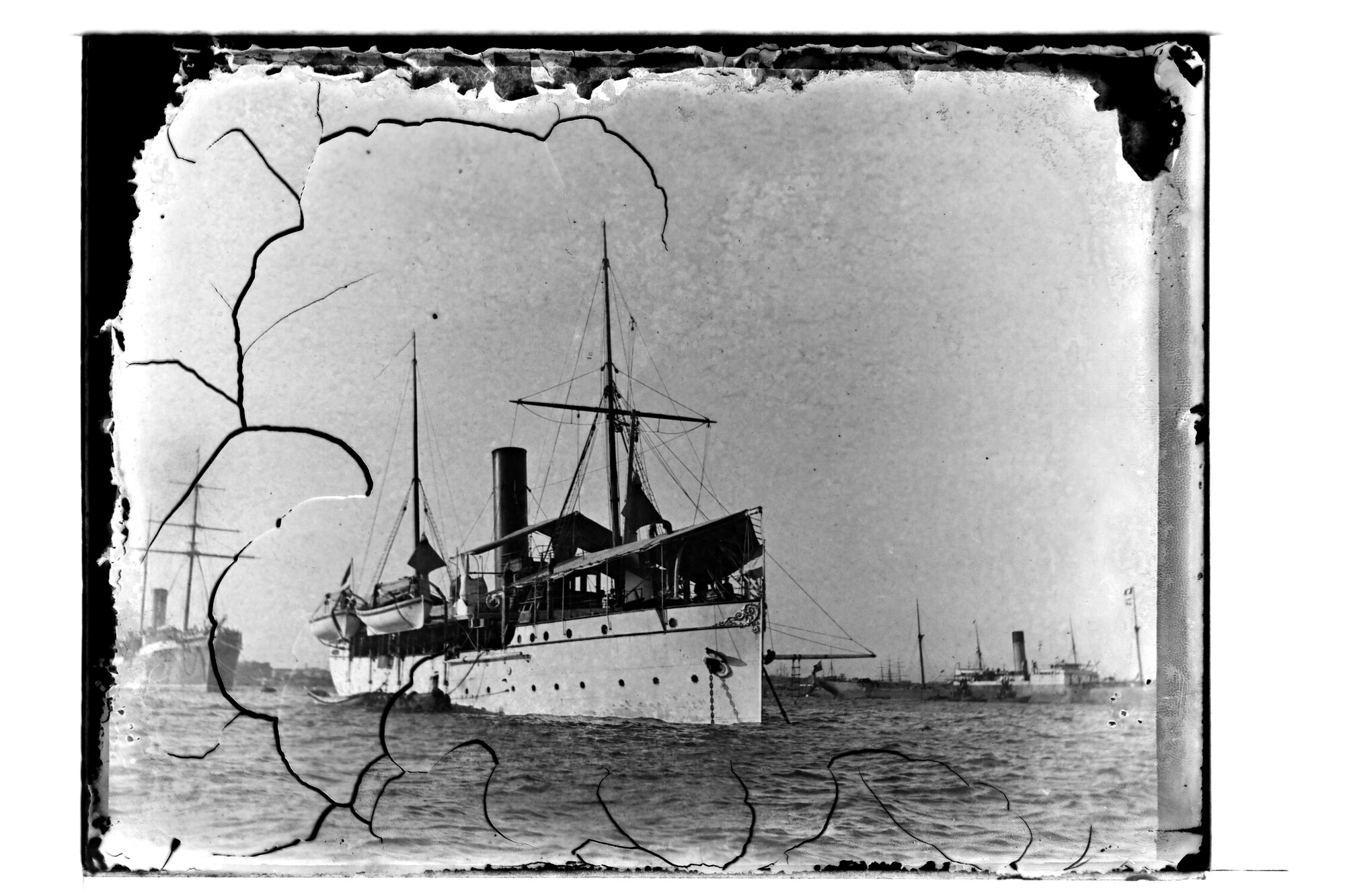 S.3319(019)a; Het flottieljevaartuig Hr.Ms. 'Siboga' op de rede van Aden; negatief