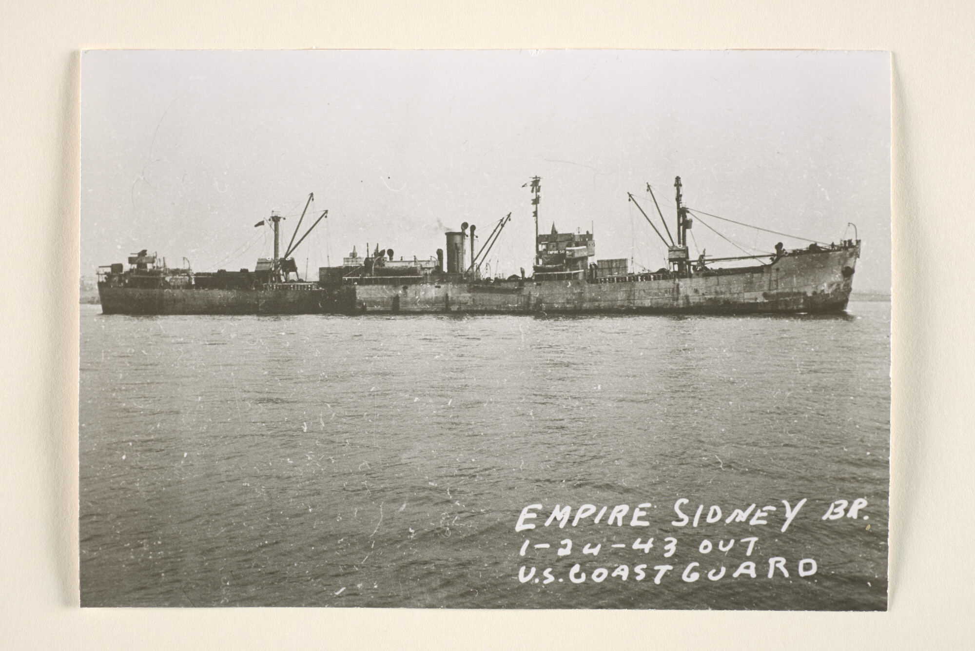 1996.3089; Het Britse vrachtschip ms. Empire Sydney eigendom van het Ministry of War Tranport [...]; foto