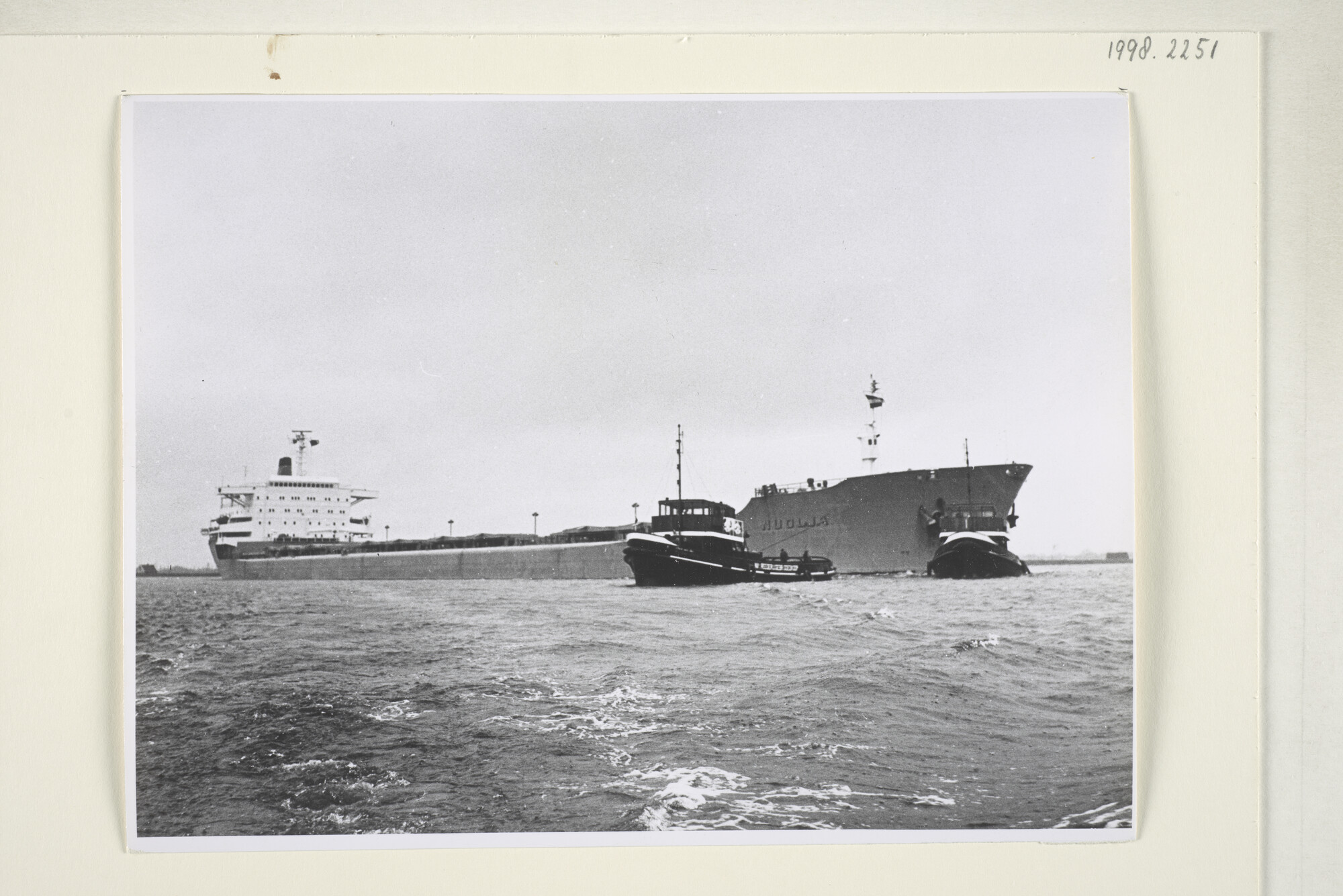 1998.2251; De Zweedse bulkcarrier ms. Nuolja, met een lading van 73.500 ton erts voor [...]; foto