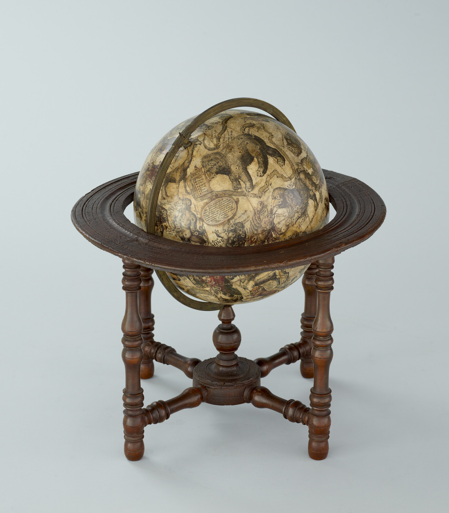 A.3084; Hemelglobe van 26,5 cm. in doorsnede door Petrus Plancius, circa 1625; globe