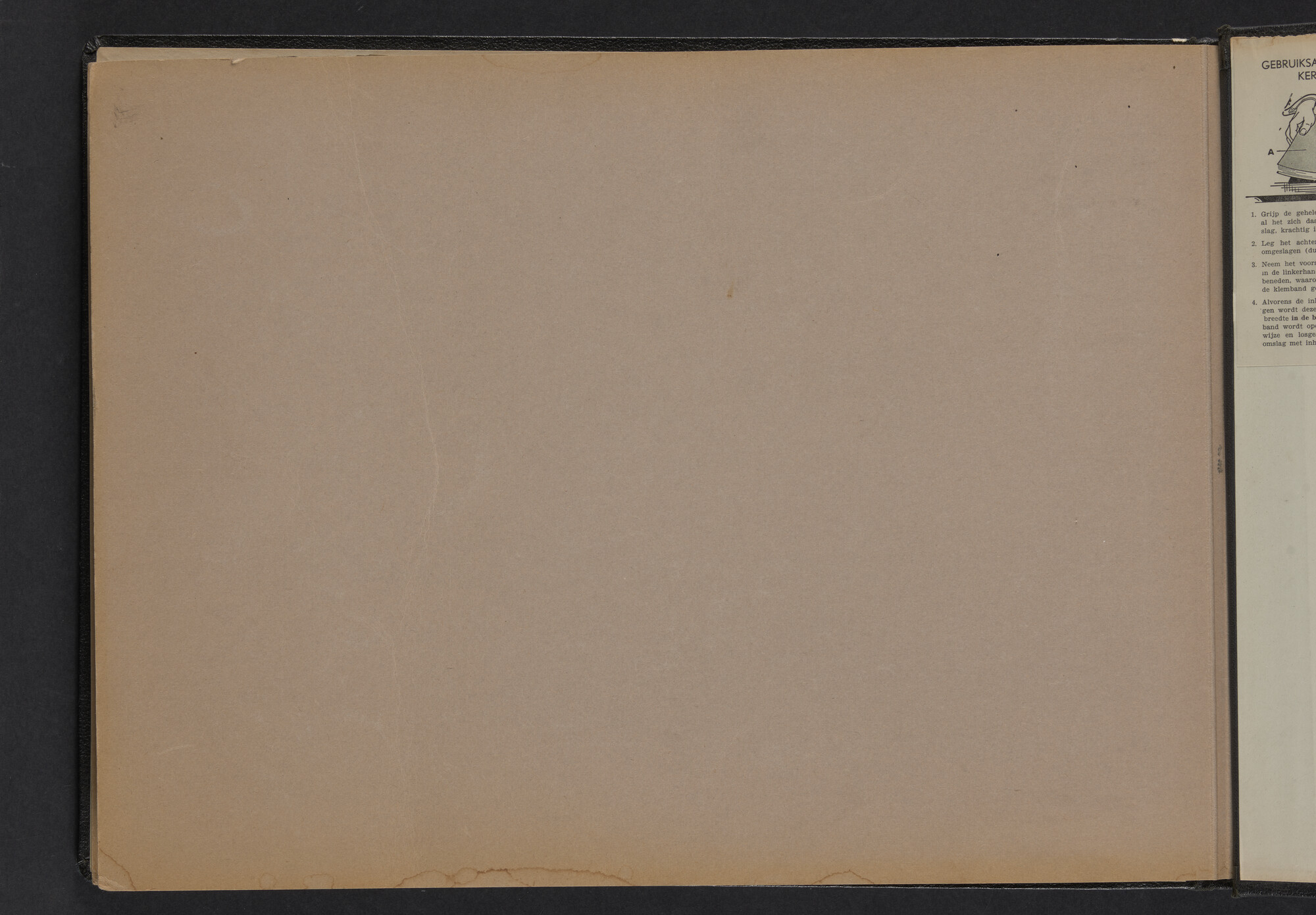2021.0010; Fotoalbum van Joost Ossewaarde, radiotelegrafist, van reizen op diverse schepen van 1953 t/m 1958; fotoalbum