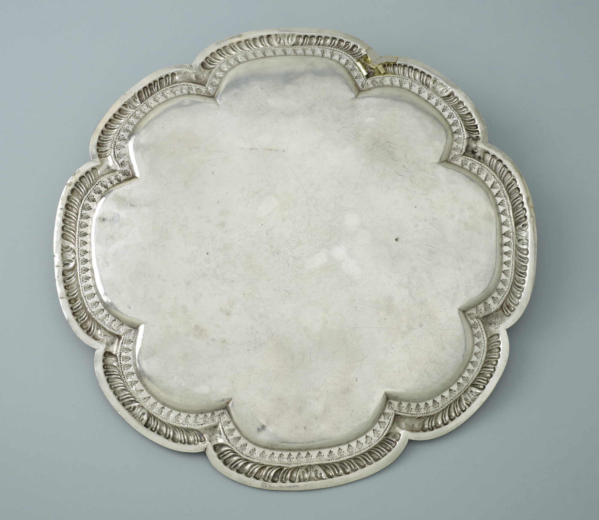 A.3495(01); Zilveren gedachtenisbord ter herinnering aan het overlijden van Jacob Sandelijn, 1732; gedenkbord