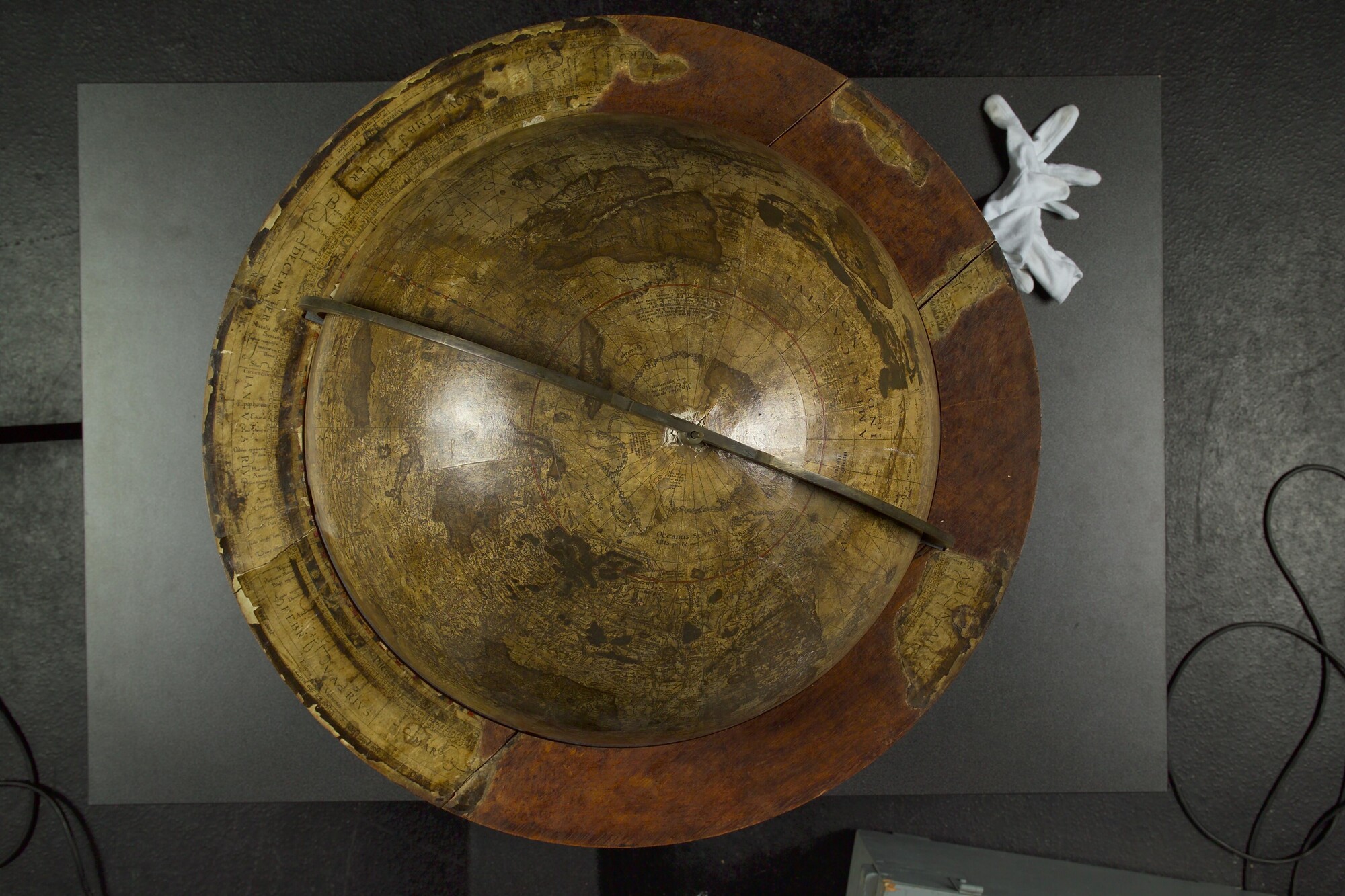 A.1140; Aardglobe van 52,5 cm doorsnede door Jacob Floris van Langren, 1589; globe