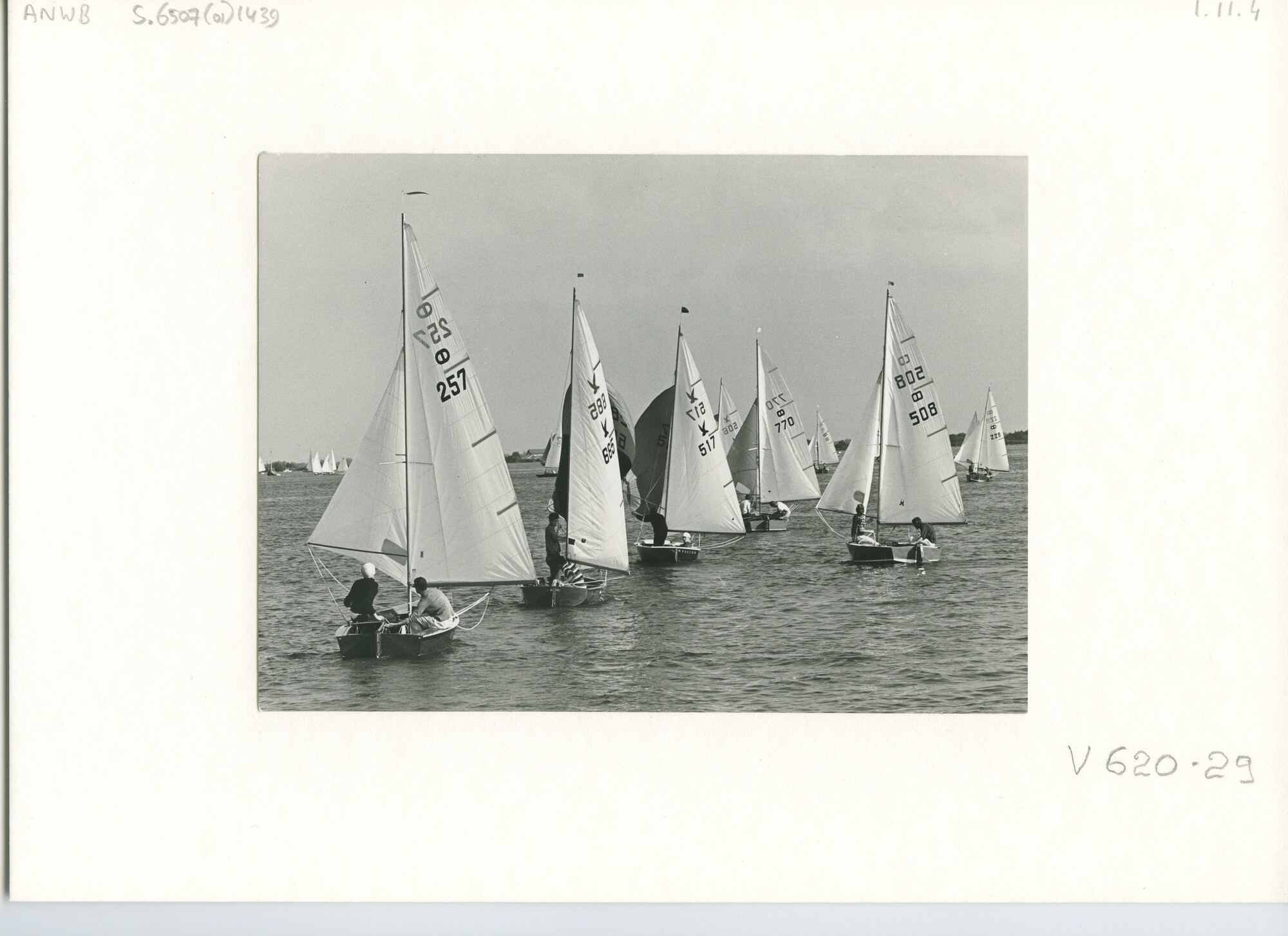 S.6507(01)1439; Nederlands Kampioenschap op het Braassemermeer. Sterns en Schakels voor de wind.; foto