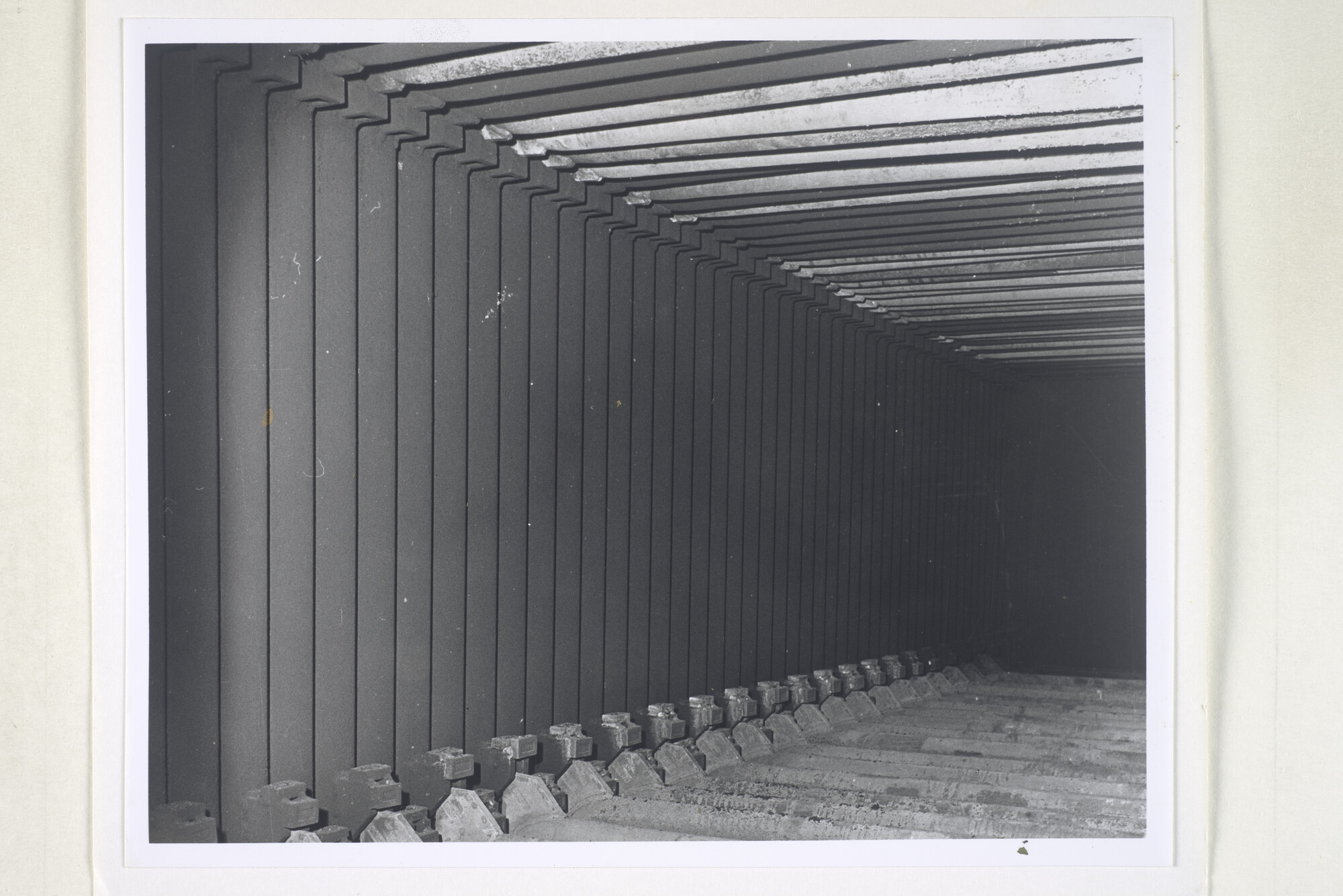 2000.3206; Detailfoto's ketelruim van de mammoettanker 'Melania'; fotoreportage