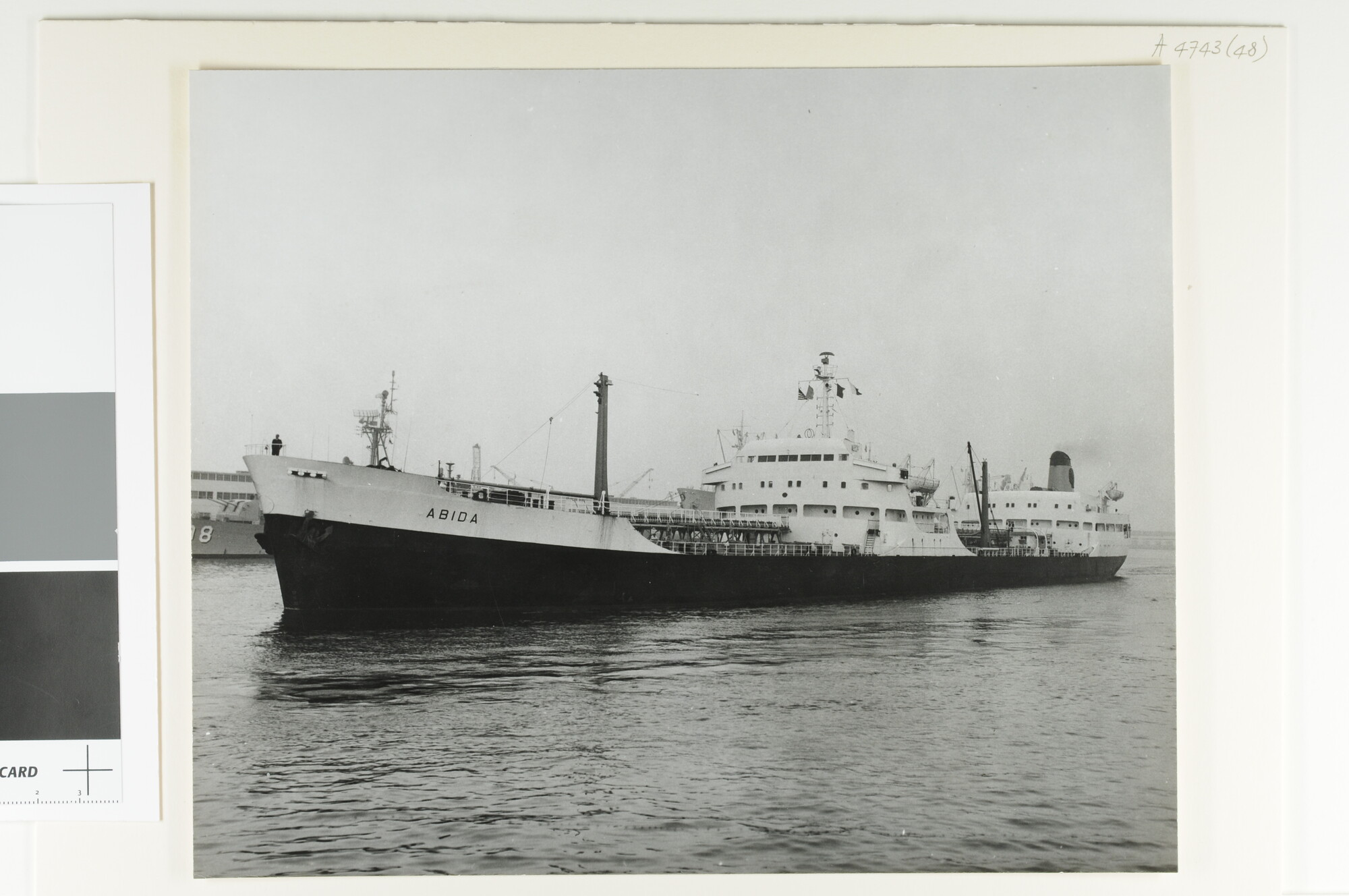 A.4743(48); De Shelltanker ms. 'Abida' gezien in de haven van San Pedro (Californië, USA); foto