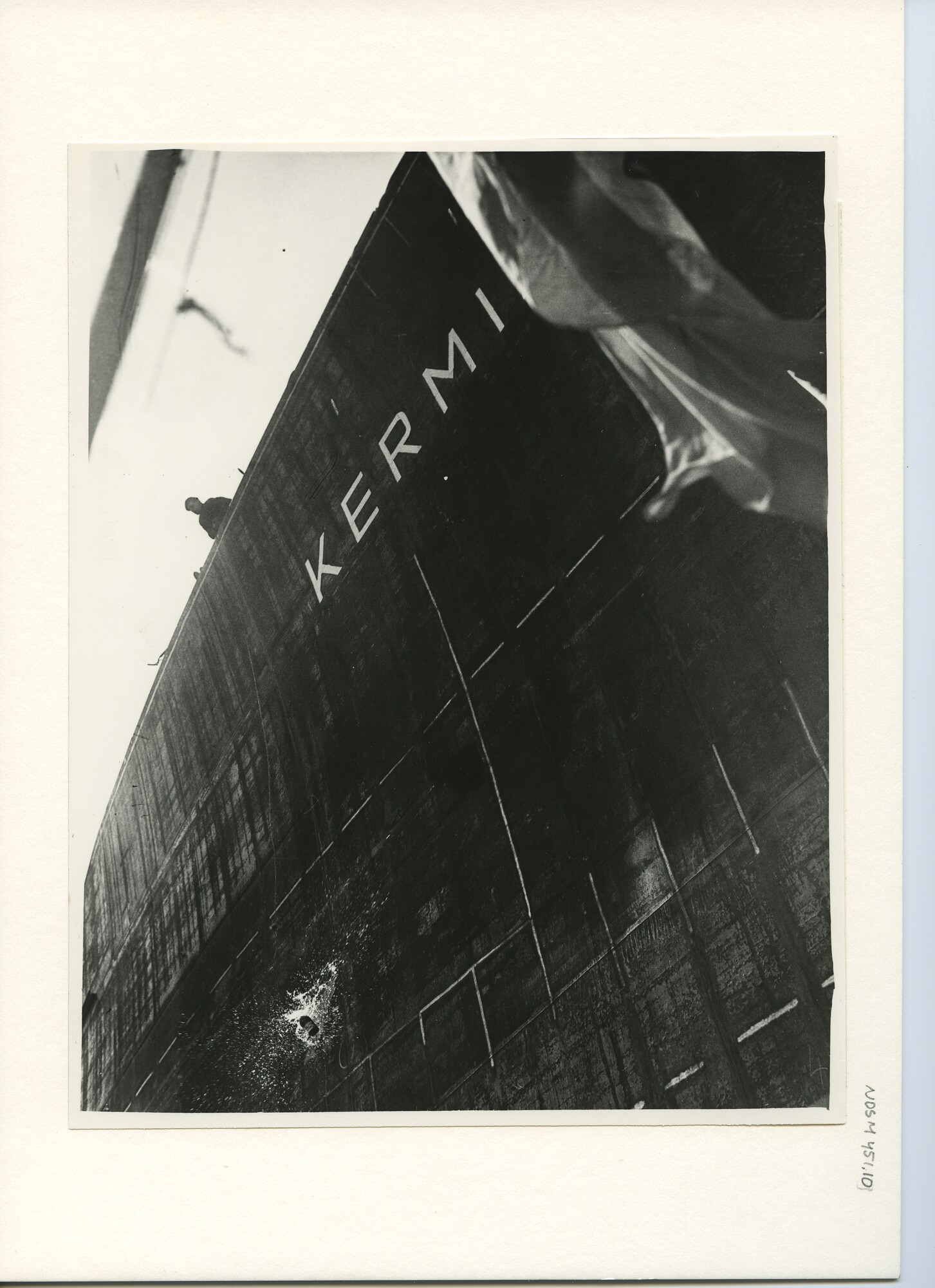 S.5444(2347)2; Foto van de tewaterlating van de tanker ss. Kermia bij de NDSM; foto