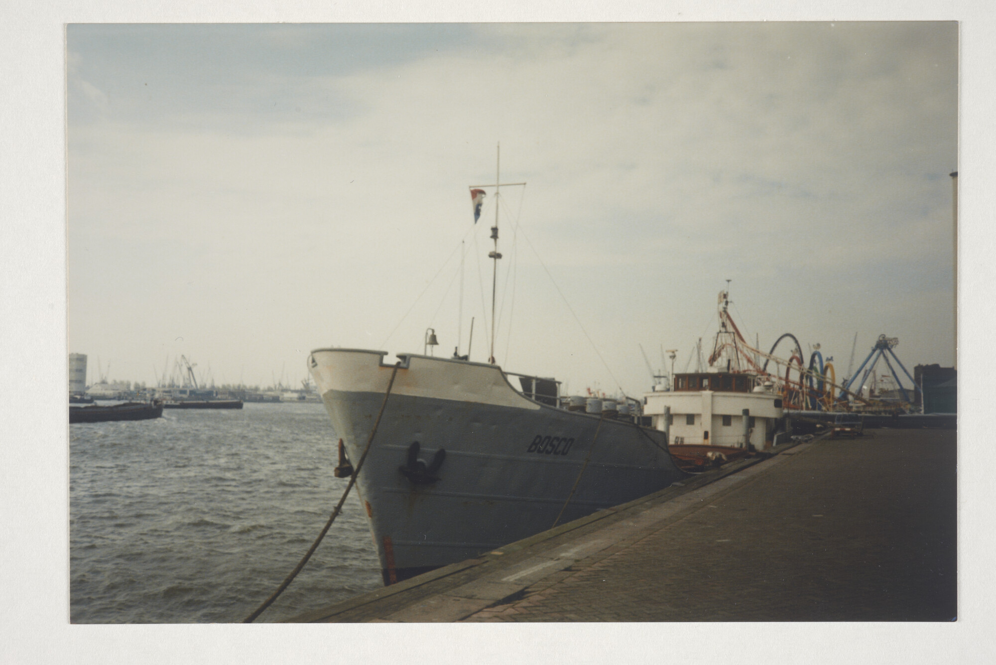 2000.0824; De onder Hondurese vlag varende coaster ms. Bosco (ex- Elvis [...]; foto