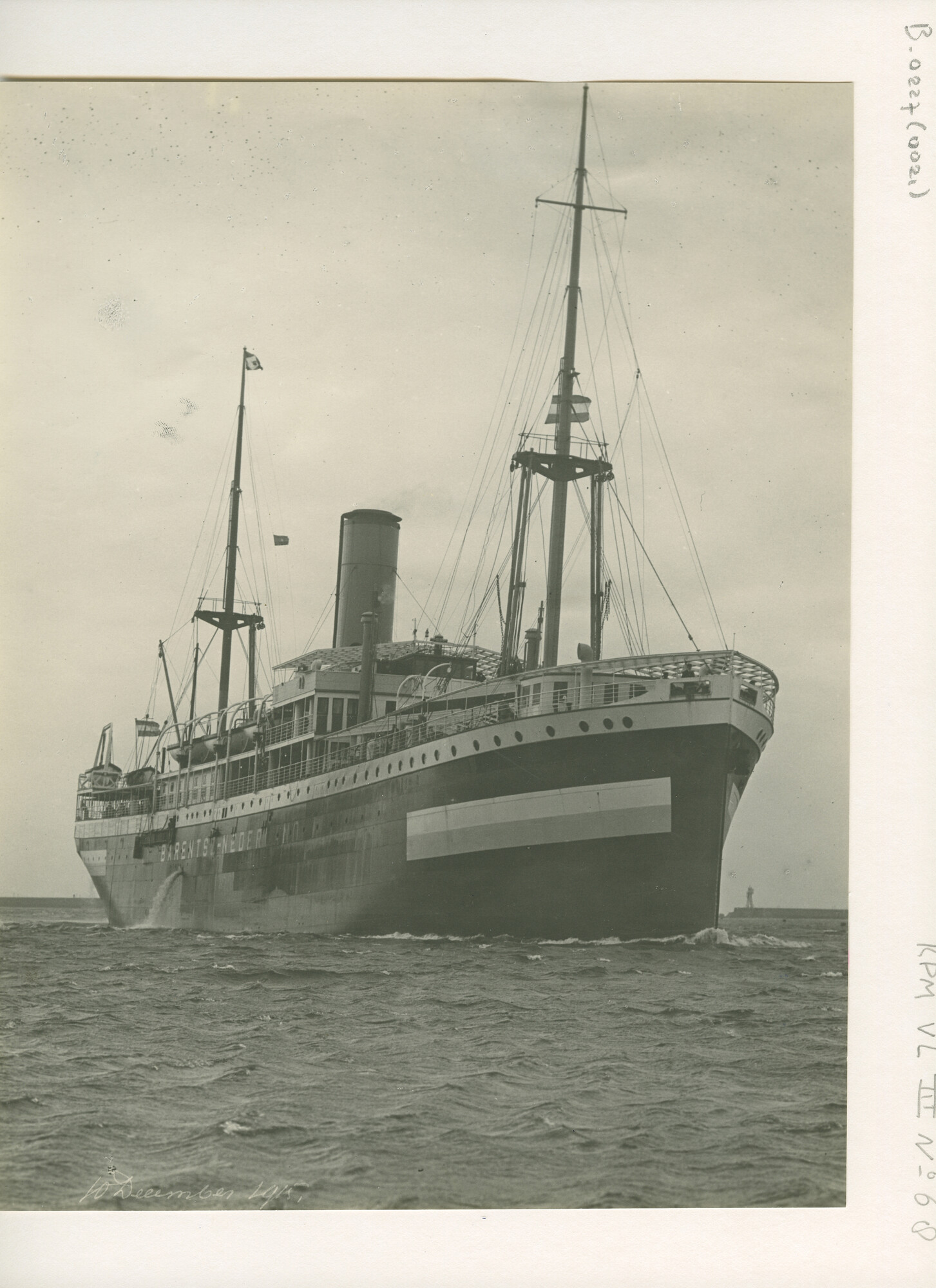 B.0227(0021); Foto van het vracht-passagiersschip ss. Barentsz tijdens de proefvaart; foto