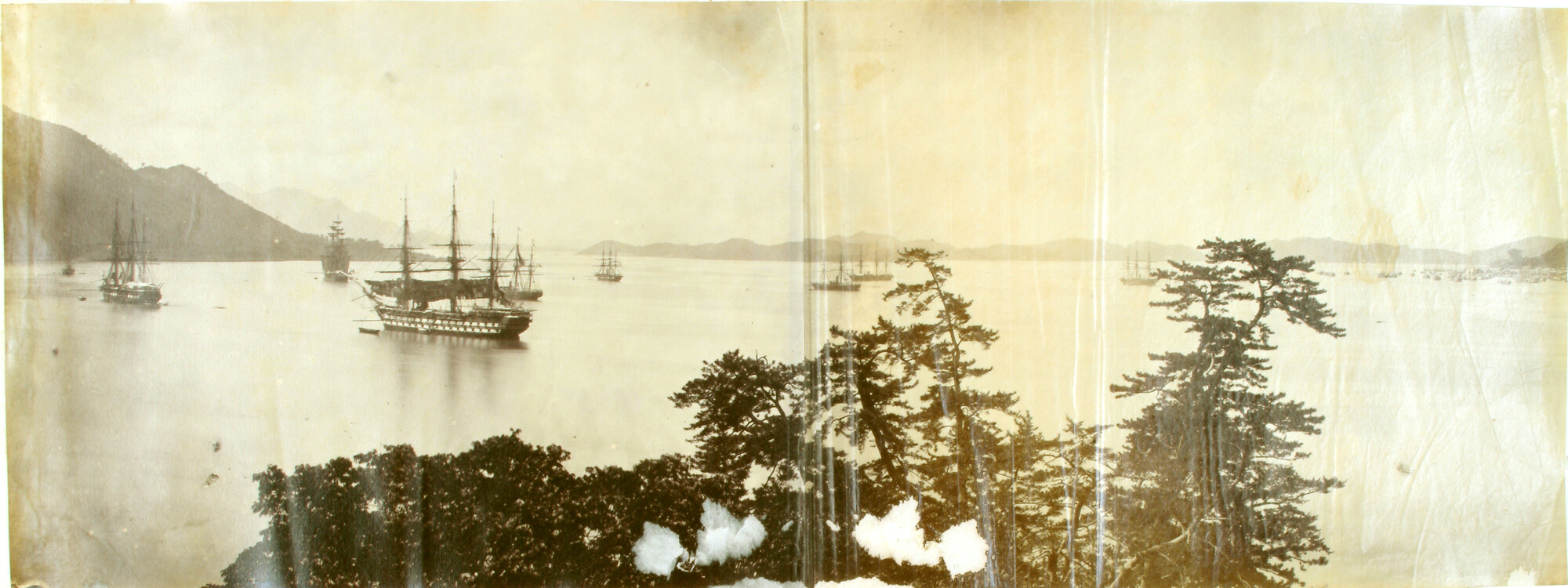 S.3628(04); 'Views of Japan': Album nr. 3 uit een serie van drie van de Nederlandse consul in Japan Dirk de Graeff van Polsbroek; fotoalbum