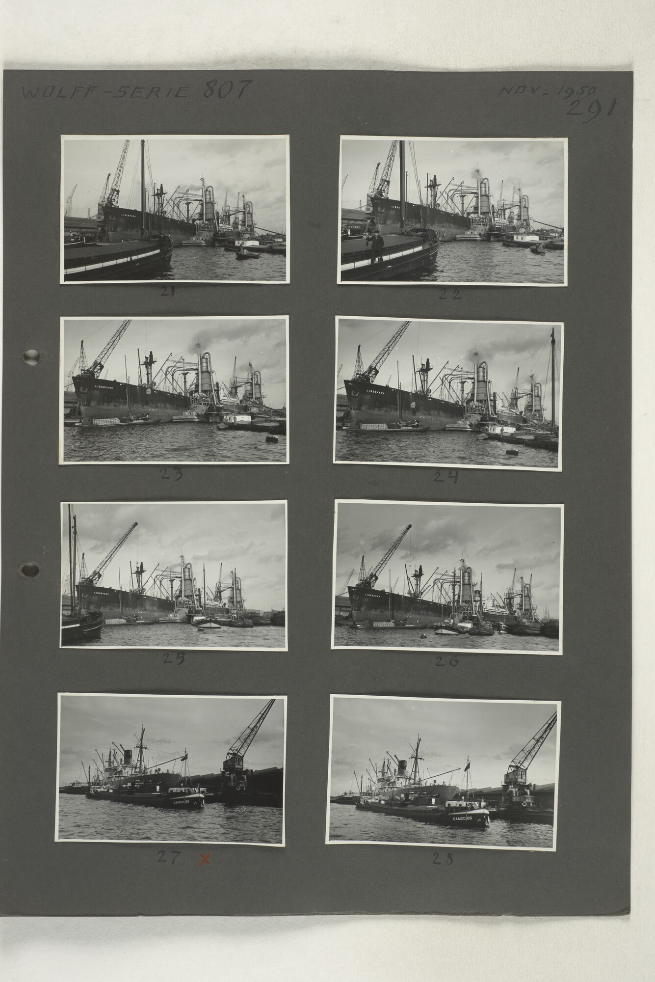 1998.2181; Omslag met een grote hoeveelheid proef foto's gemaakt in opdracht van de Gemeente Handelsinrichtingen en de Vereniging "de Amsterdamsche Haven" te Amsterdam.; omslag