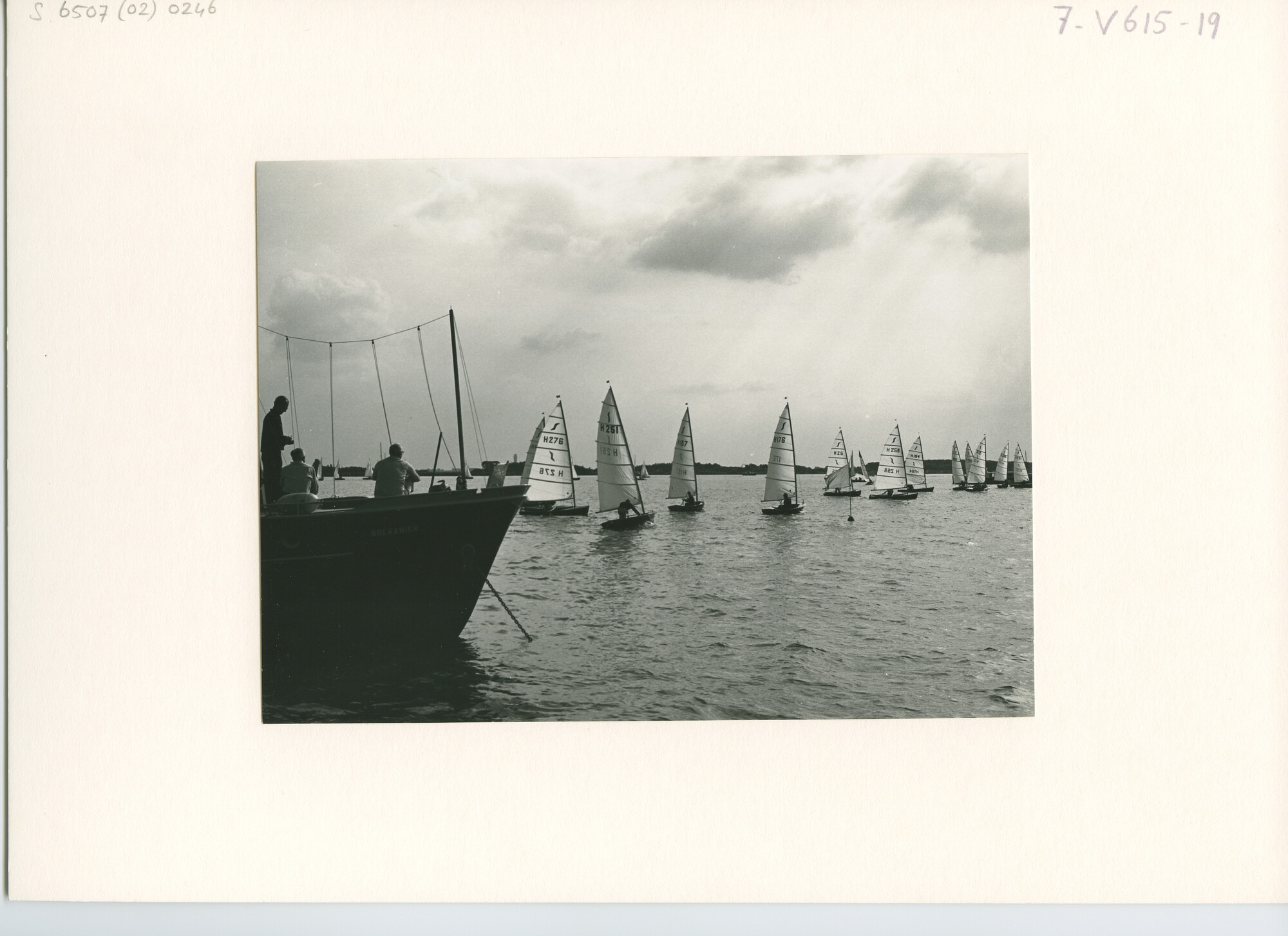 S.6507(02)0246.02; Zwart-wit foto van het Nederlands Kampioenschap Solo 1967 op het Braassemermeer; foto