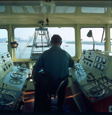 S.9100(5087); Dia van de zandzuiger 'Sloterdijk' te IJmuiden; diapositief