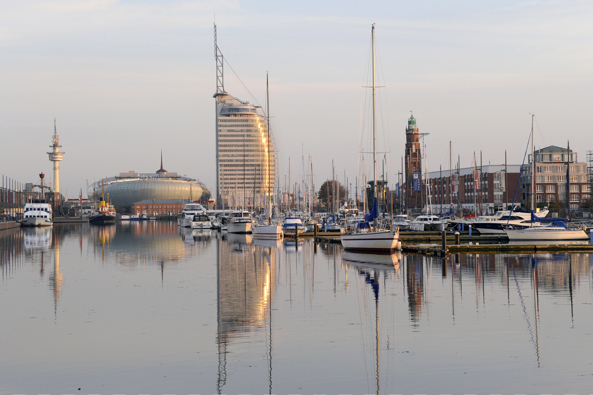 2019.0208; Kleurenfoto van de jachthaven de Neuer Hafen in Bremerhaven, 2007; foto