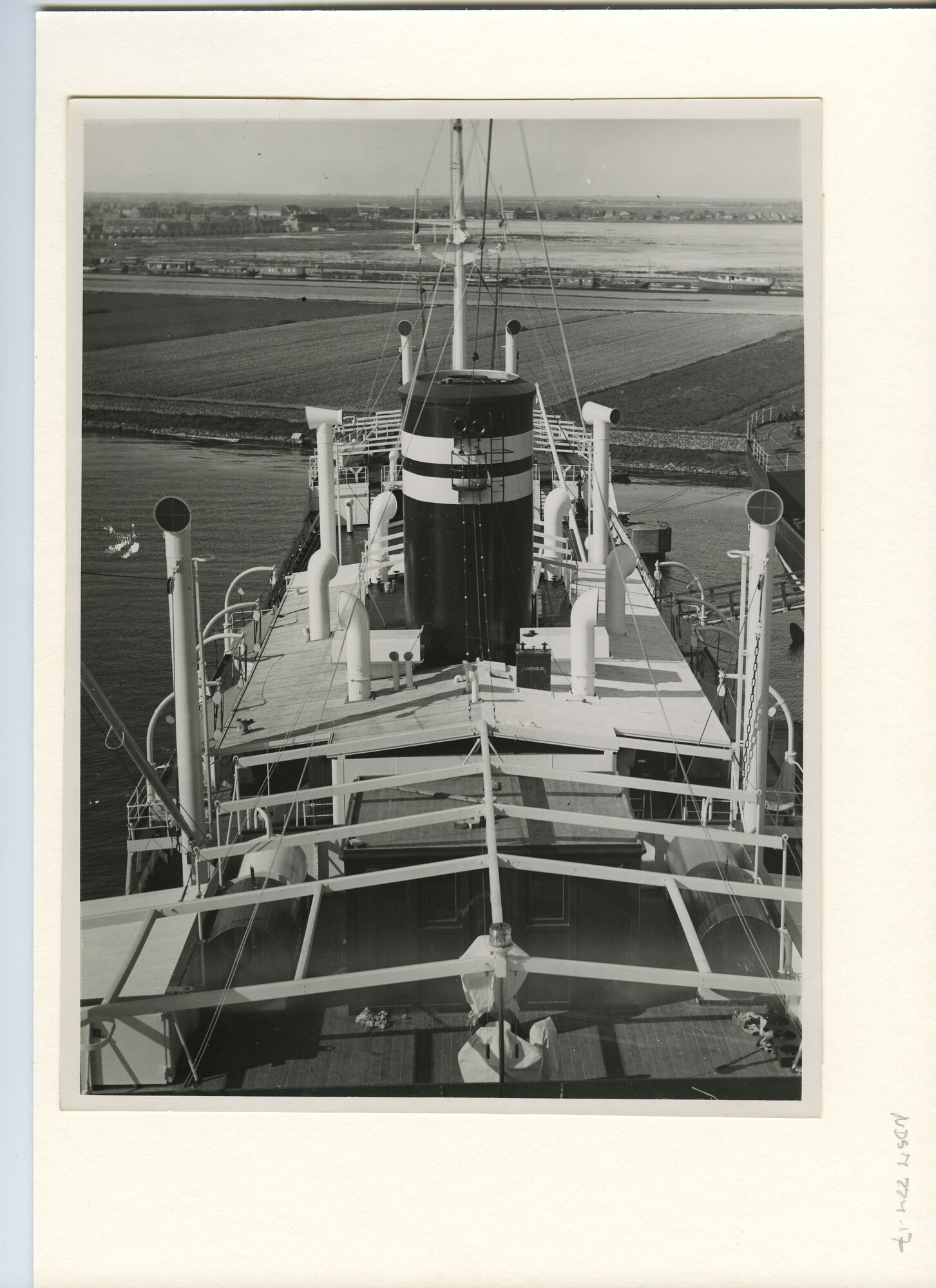 S.5444(01005)02; Foto van het vrachtschip ms. 'Tricolor', tijdens de proefvaart.; foto