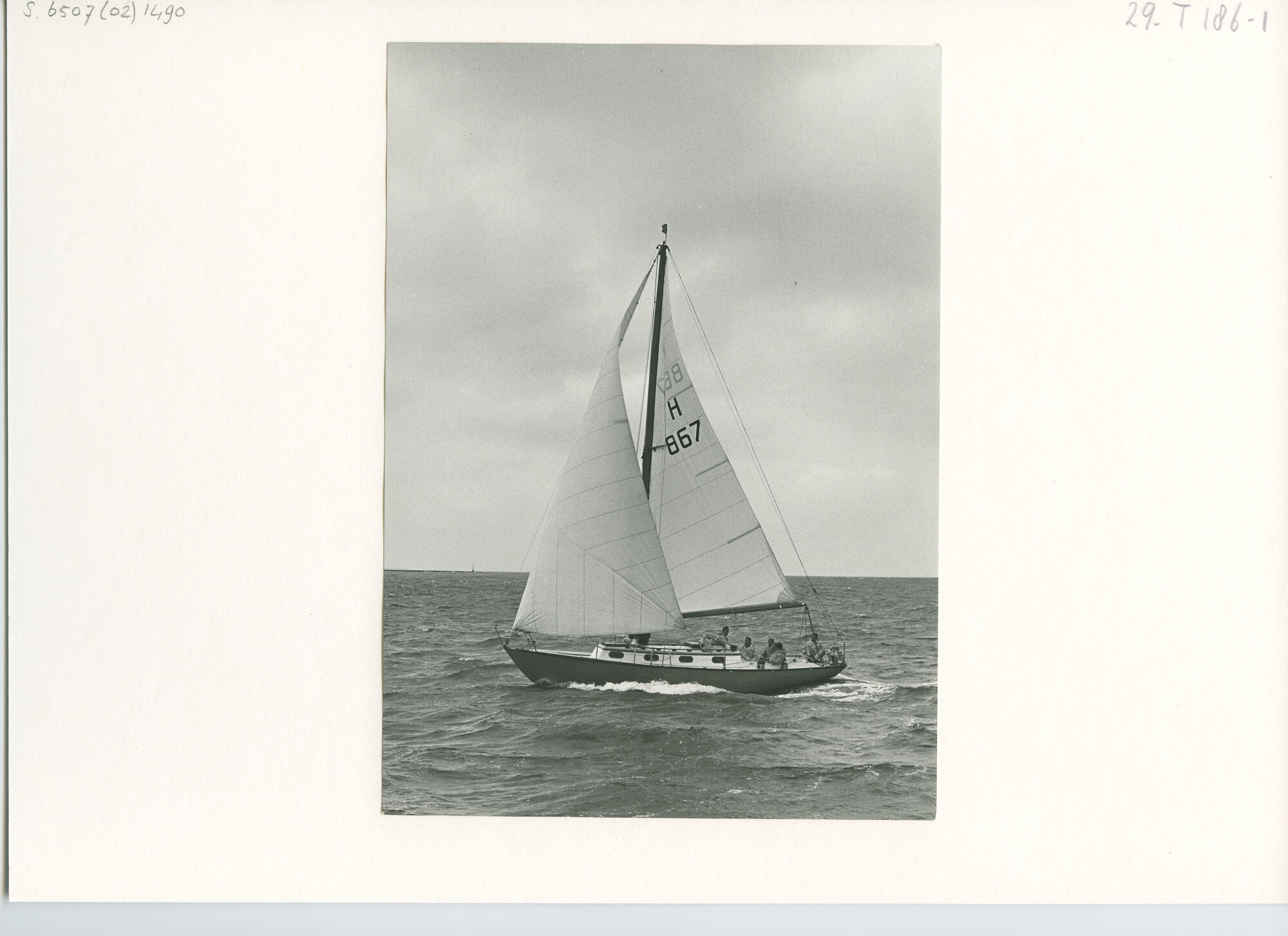 S.6507(02)1490.04; Zwart-wit foto van een oefenwedstrijd voor RORC-gemeten jachten voor Hoek van Holland; foto