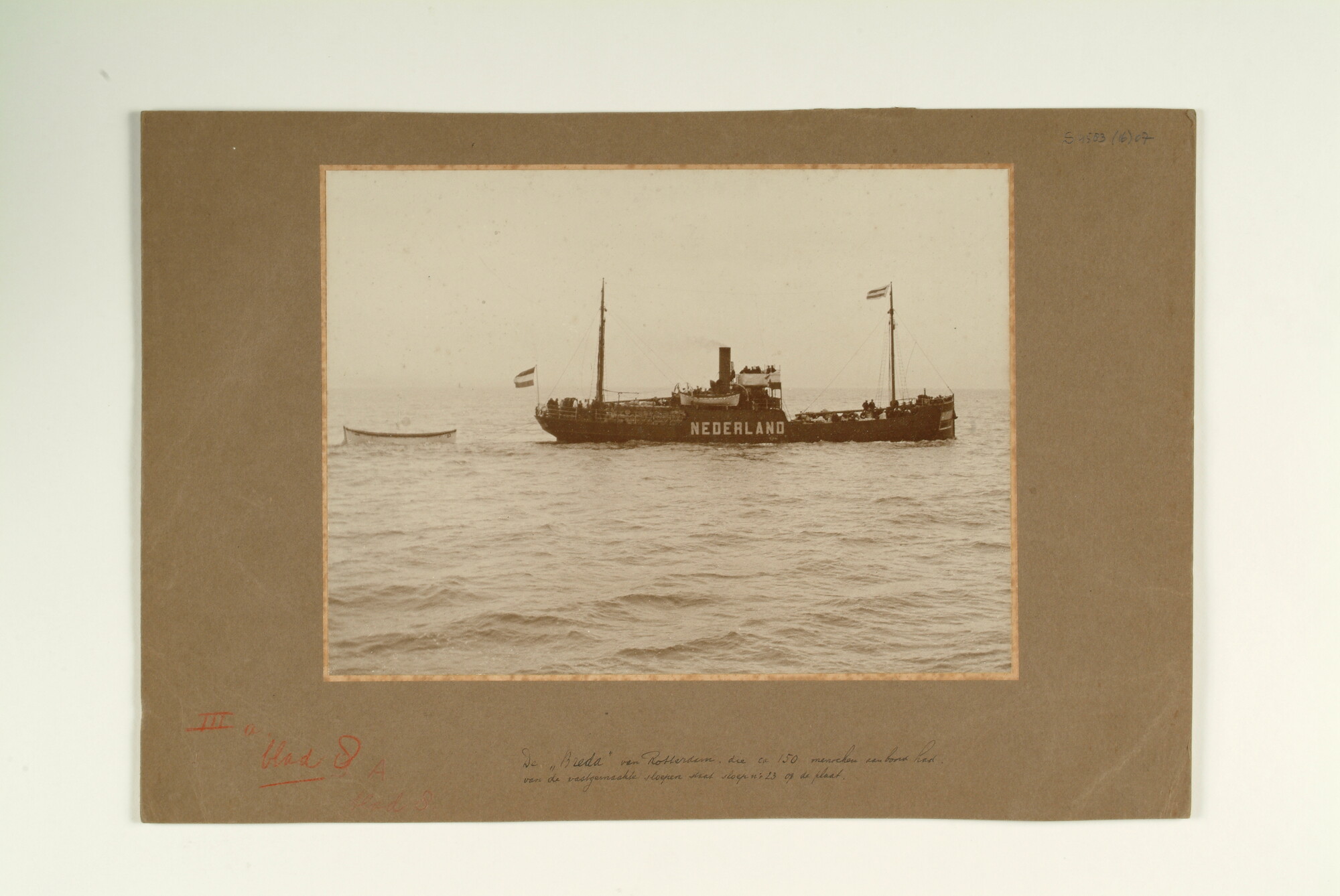 S.4583(16)07; Het vrachtschip ss. 'Breda' uit Rotterdam, met 150 geredden van het getorpedeerde passagiersschip ss. 'Tubantia' van de KHL aan boord; foto