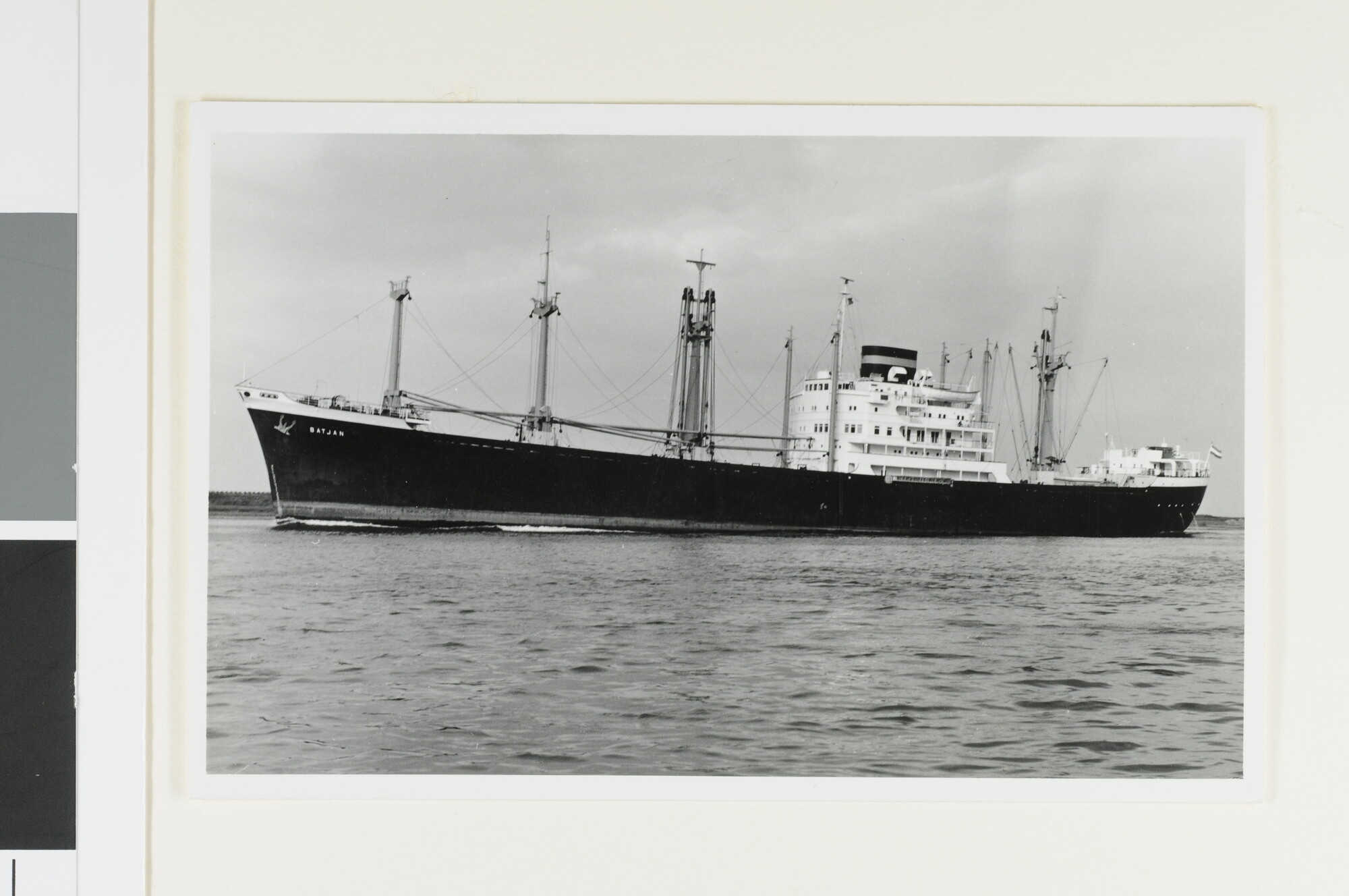 A.4743(17); Het vrachtschip ms. Batjan van de SMN ; foto